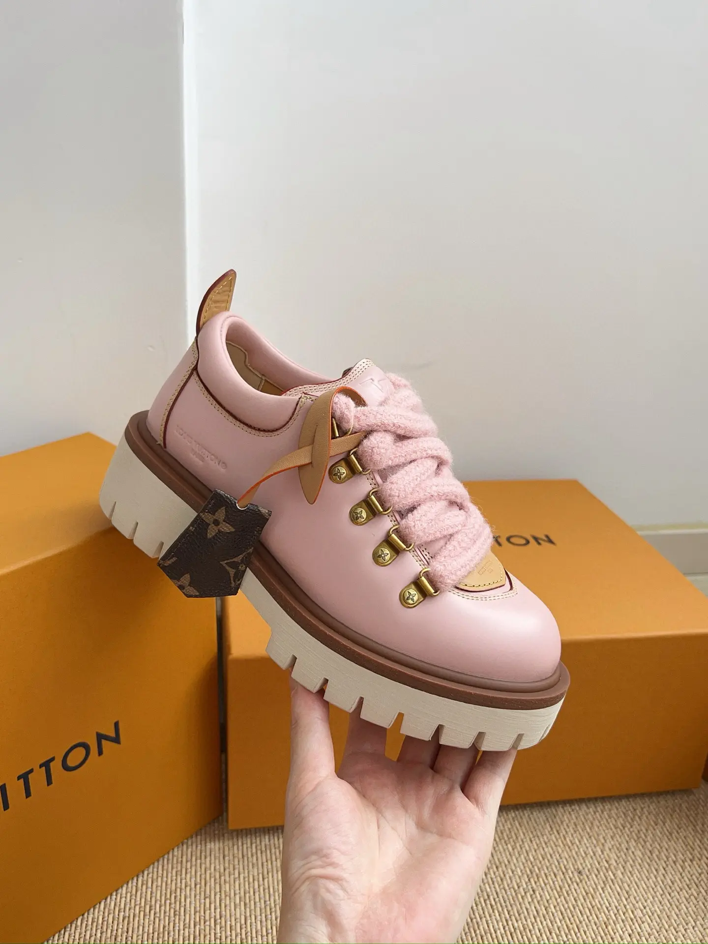 New LV/Louis Vuitton REMIX Big Toe Lace-Up Platform Loafers 18 New LVLouis Vuitton REMIX Big Toe Lace-Up Platform Loafers (18)
