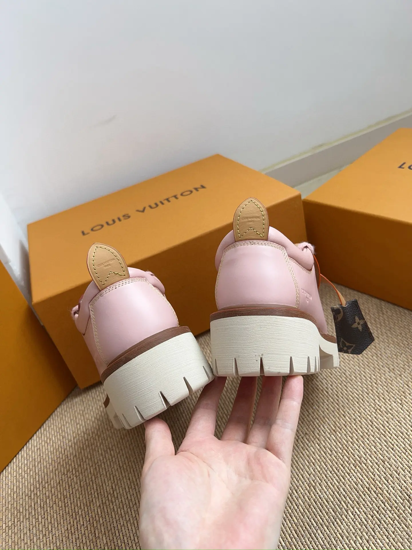 New LV/Louis Vuitton REMIX Big Toe Lace-Up Platform Loafers 20 New LVLouis Vuitton REMIX Big Toe Lace-Up Platform Loafers (20)