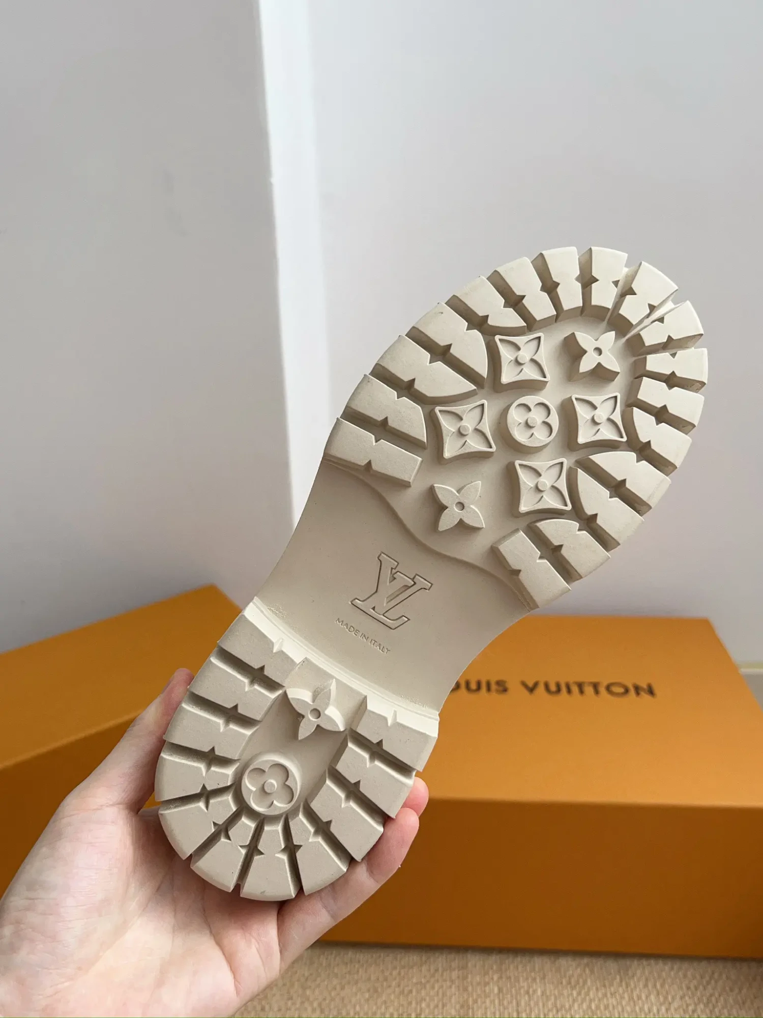 New LV/Louis Vuitton REMIX Big Toe Lace-Up Platform Loafers 21 New LVLouis Vuitton REMIX Big Toe Lace-Up Platform Loafers (21)
