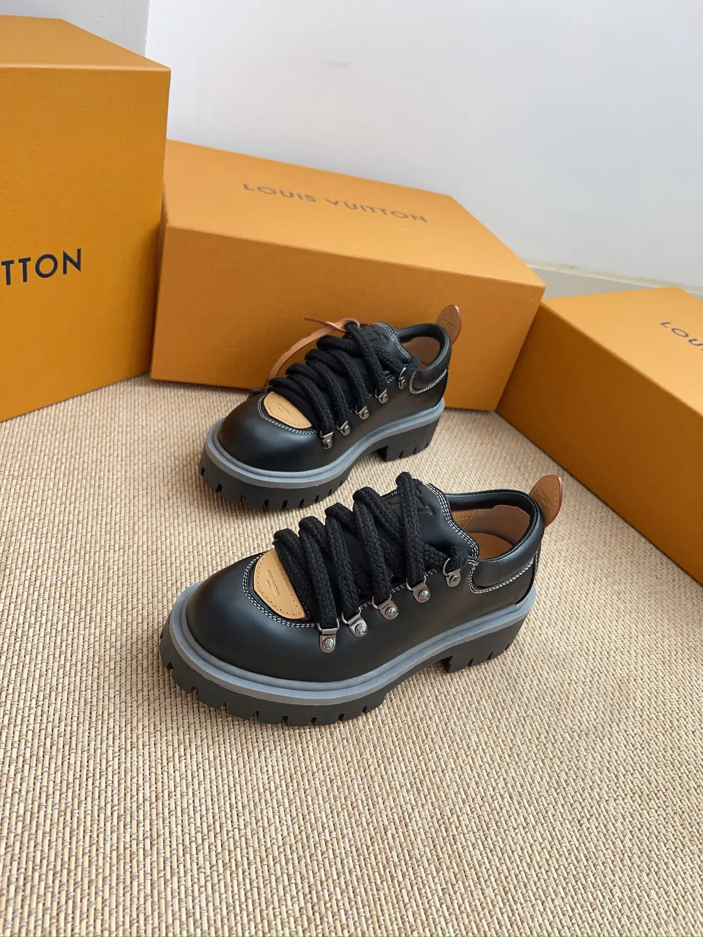 New LV/Louis Vuitton REMIX Big Toe Lace-Up Platform Loafers 22 New LVLouis Vuitton REMIX Big Toe Lace-Up Platform Loafers (22)