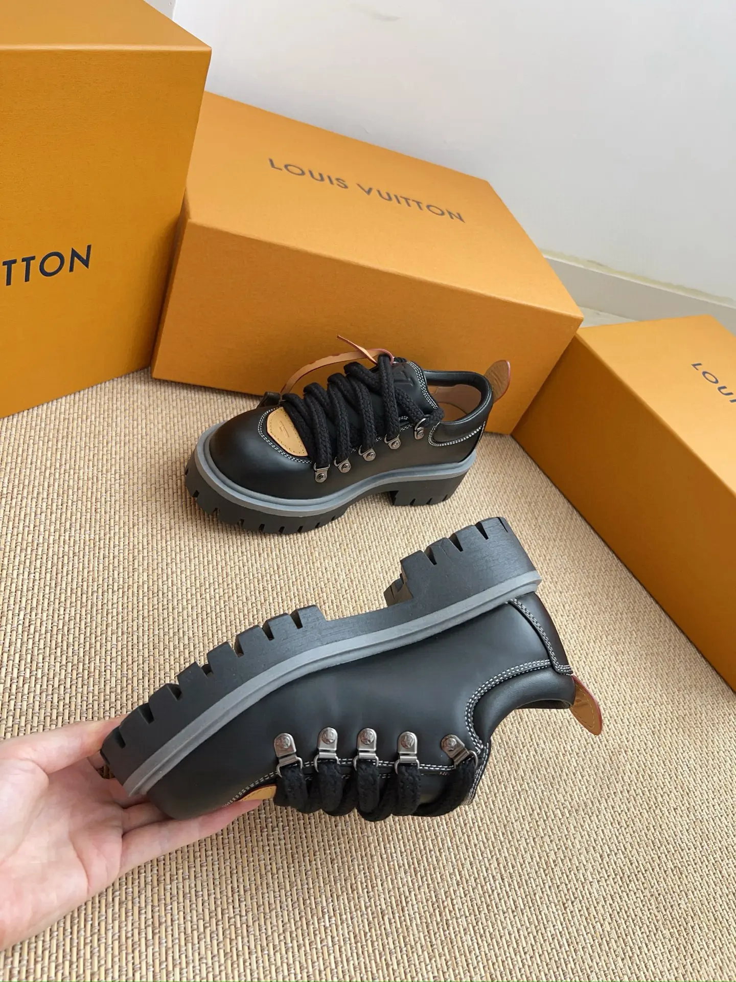 New LV/Louis Vuitton REMIX Big Toe Lace-Up Platform Loafers 24 New LVLouis Vuitton REMIX Big Toe Lace-Up Platform Loafers (24)