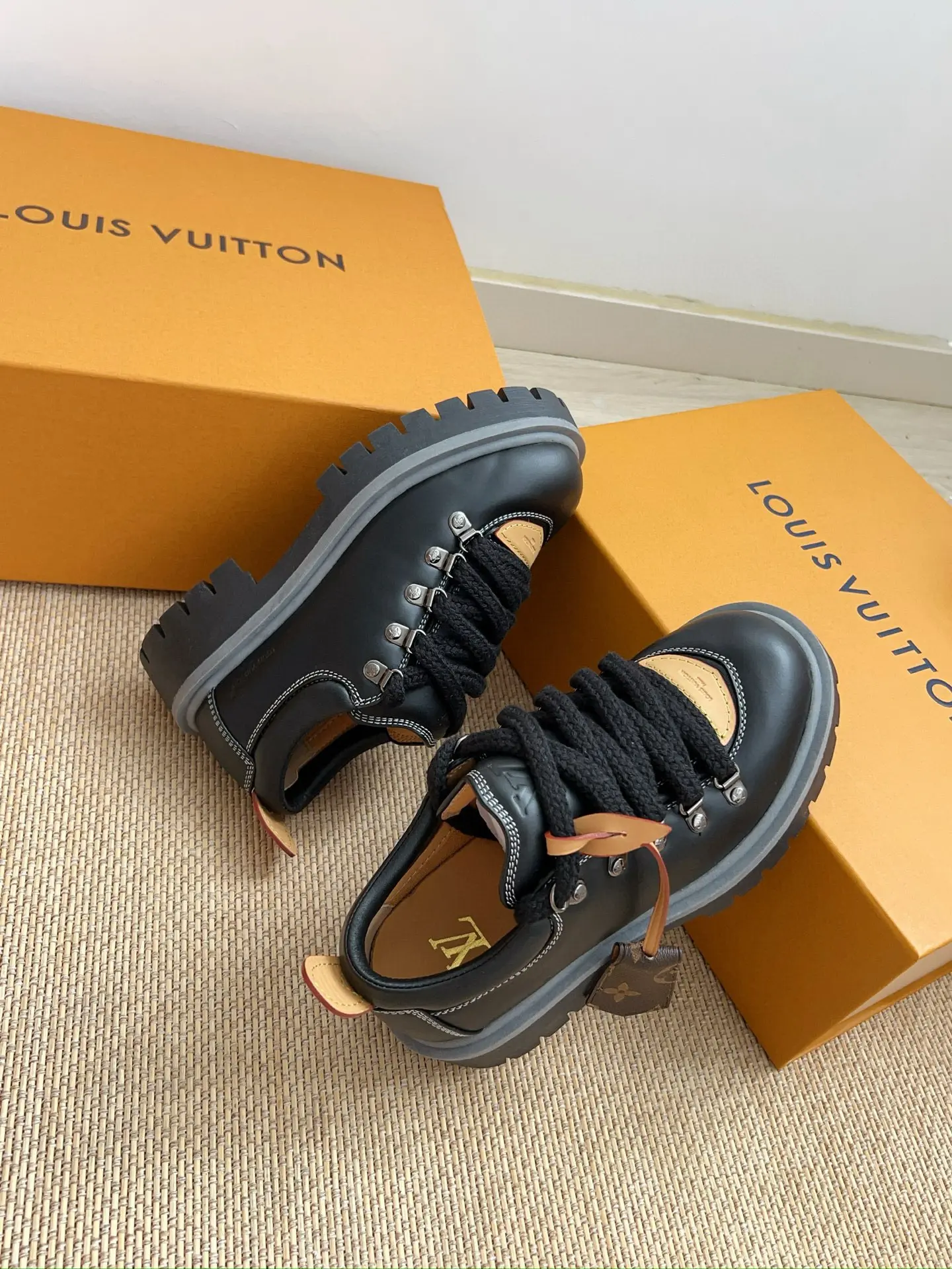 New LV/Louis Vuitton REMIX Big Toe Lace-Up Platform Loafers 25 New LVLouis Vuitton REMIX Big Toe Lace-Up Platform Loafers (25)