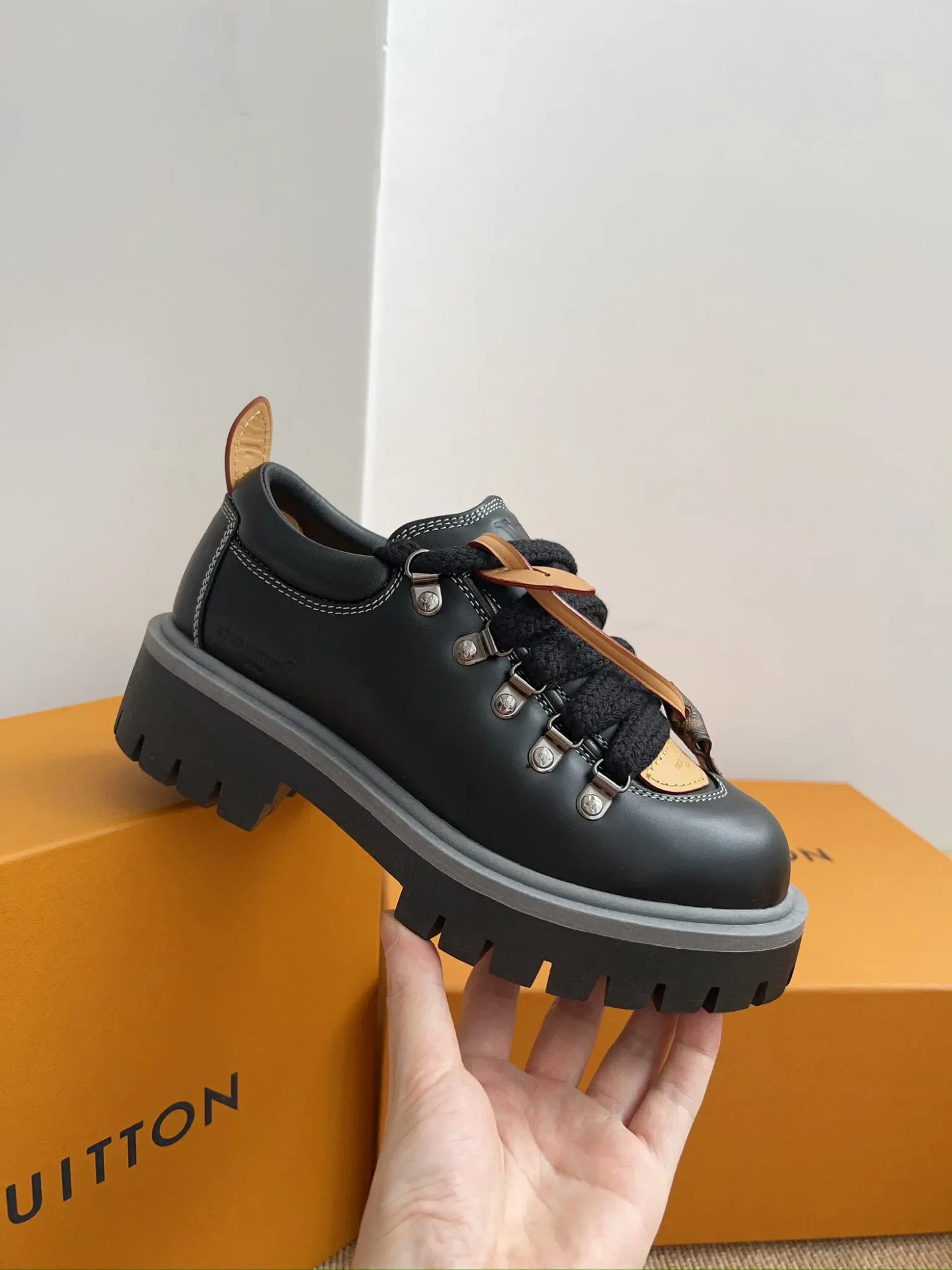 New LV/Louis Vuitton REMIX Big Toe Lace-Up Platform Loafers 27 New LVLouis Vuitton REMIX Big Toe Lace-Up Platform Loafers (27)