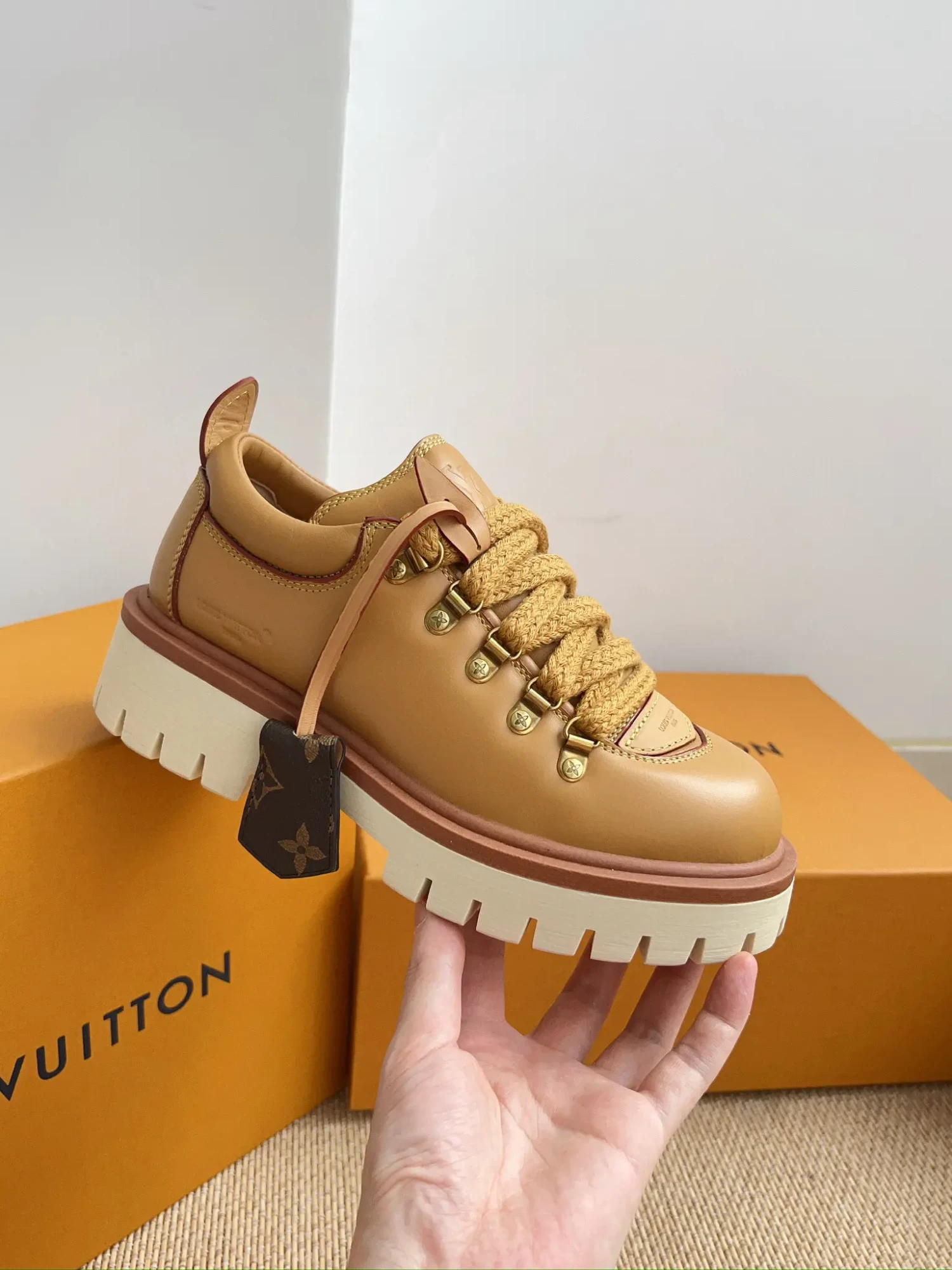 New LV/Louis Vuitton REMIX Big Toe Lace-Up Platform Loafers 34 New LVLouis Vuitton REMIX Big Toe Lace-Up Platform Loafers (34)