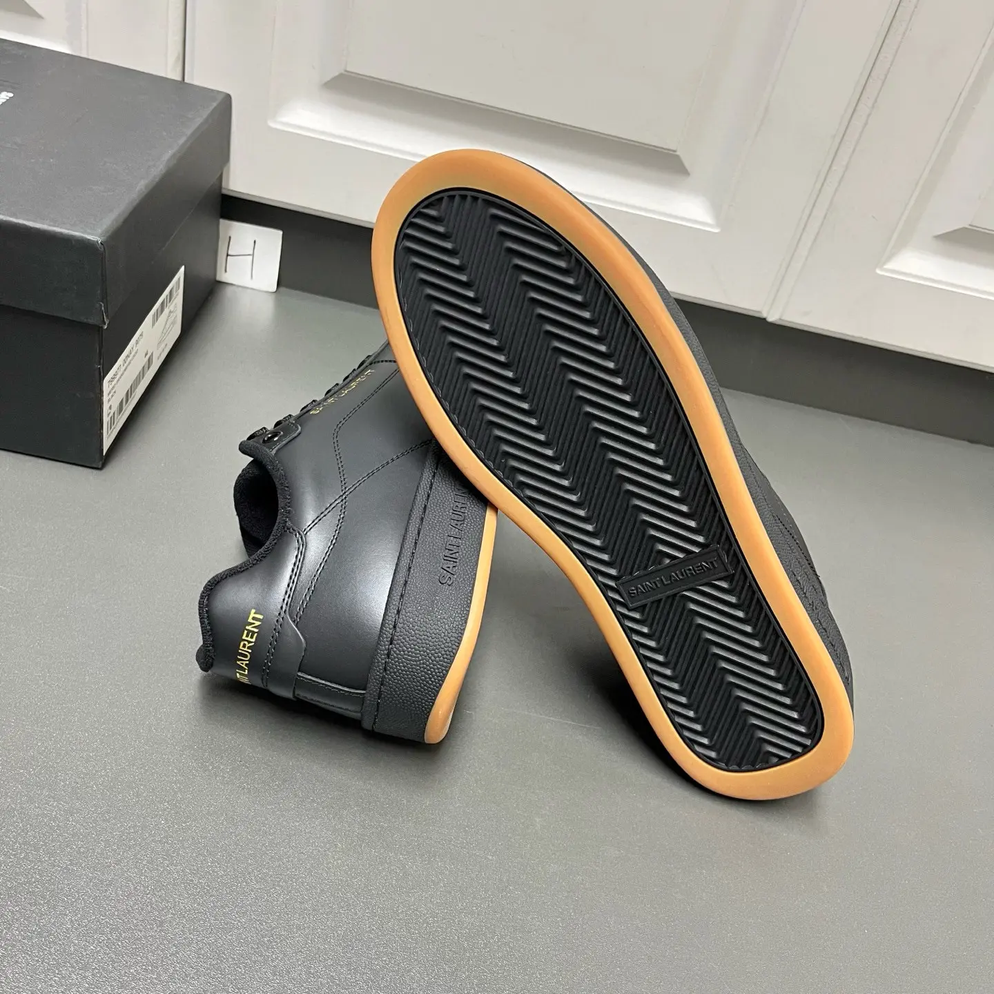 New SAINT LAURENT low-top lace-up sneakers 10 New SAINT LAURENT low-top lace-up sneakers (10)