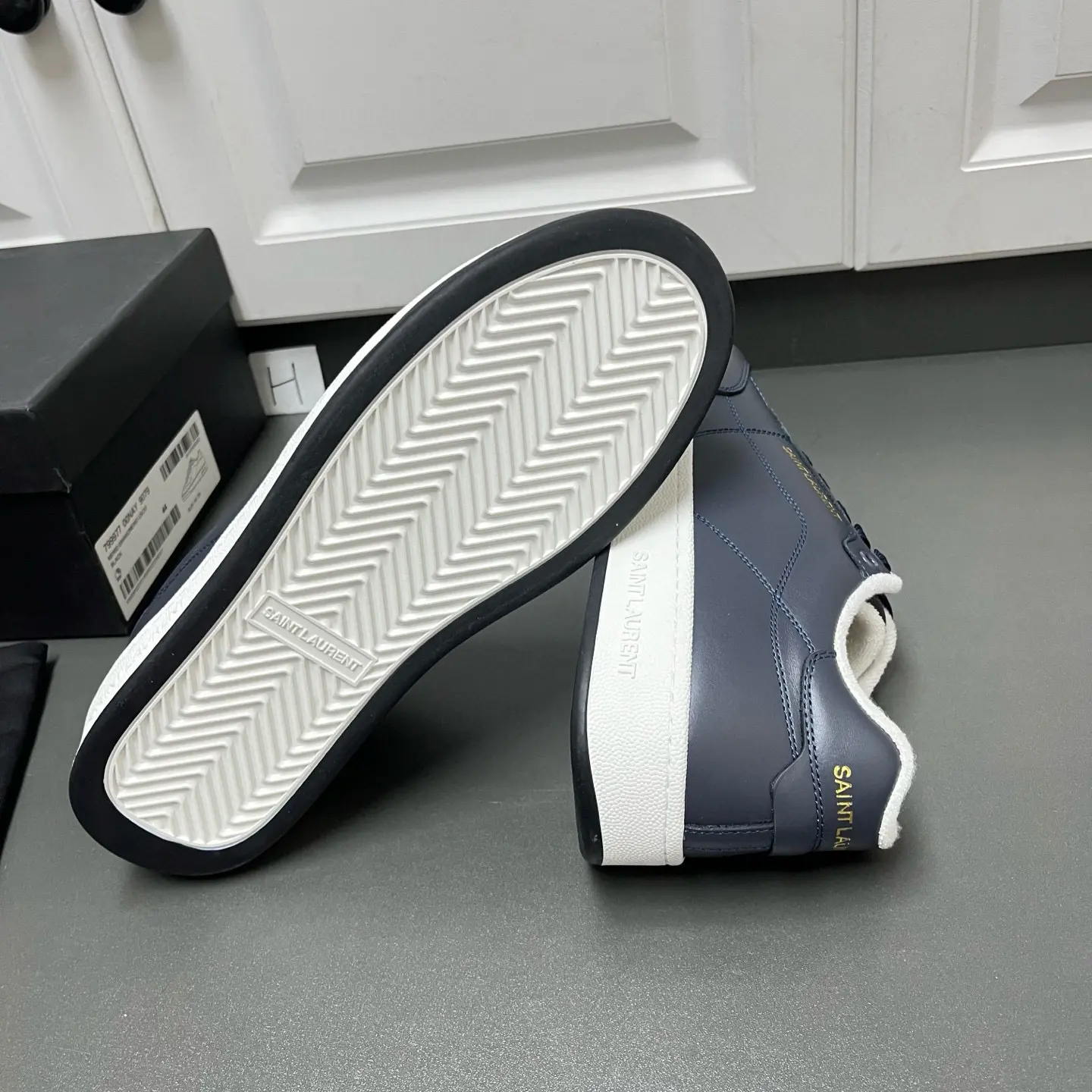 New SAINT LAURENT low-top lace-up sneakers 19 New SAINT LAURENT low-top lace-up sneakers (19)