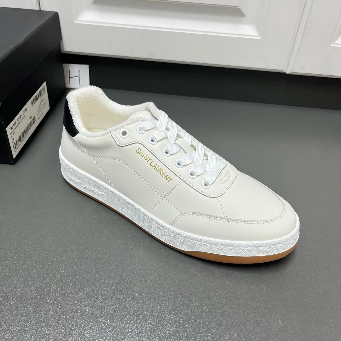 New SAINT LAURENT low-top lace-up sneakers 24 New SAINT LAURENT low-top lace-up sneakers (24)