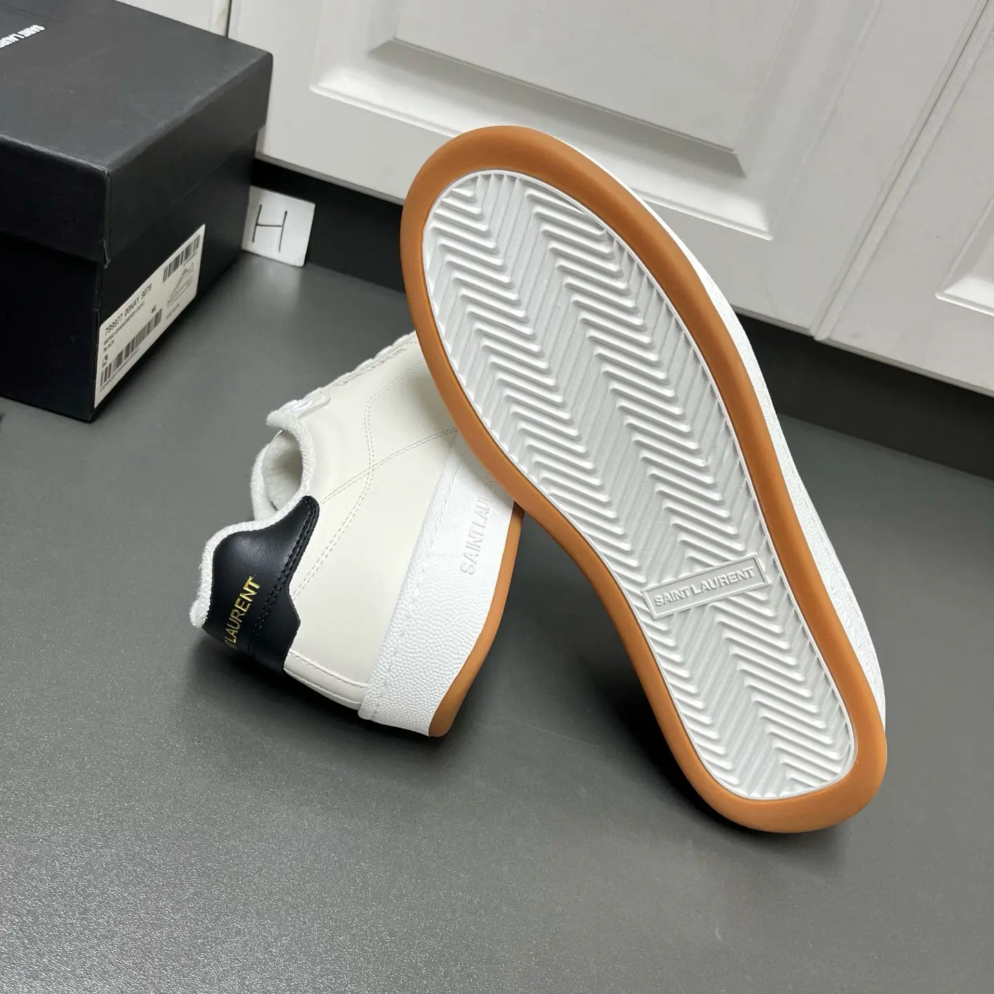 New SAINT LAURENT low-top lace-up sneakers 28 New SAINT LAURENT low-top lace-up sneakers (28)