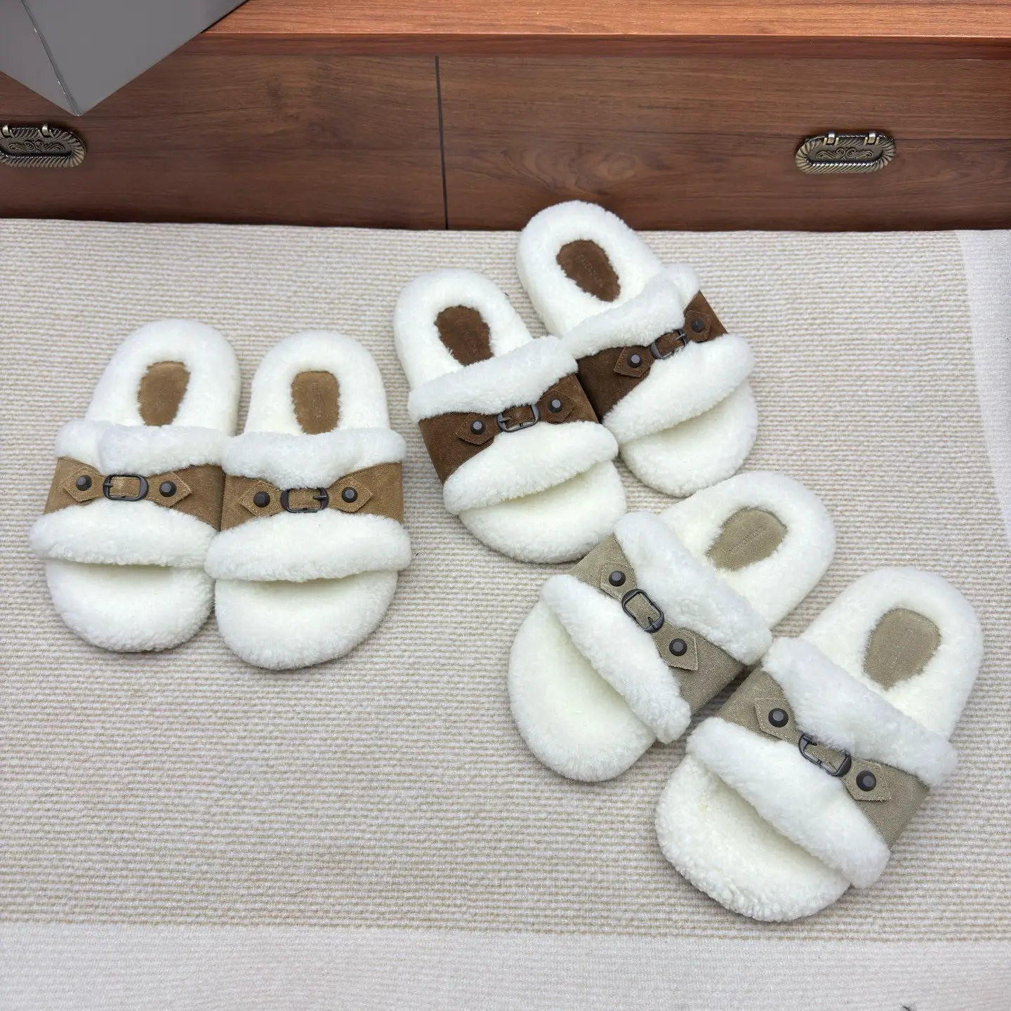 Purchasing agent level Balenciaga's new inspired slippers (1)