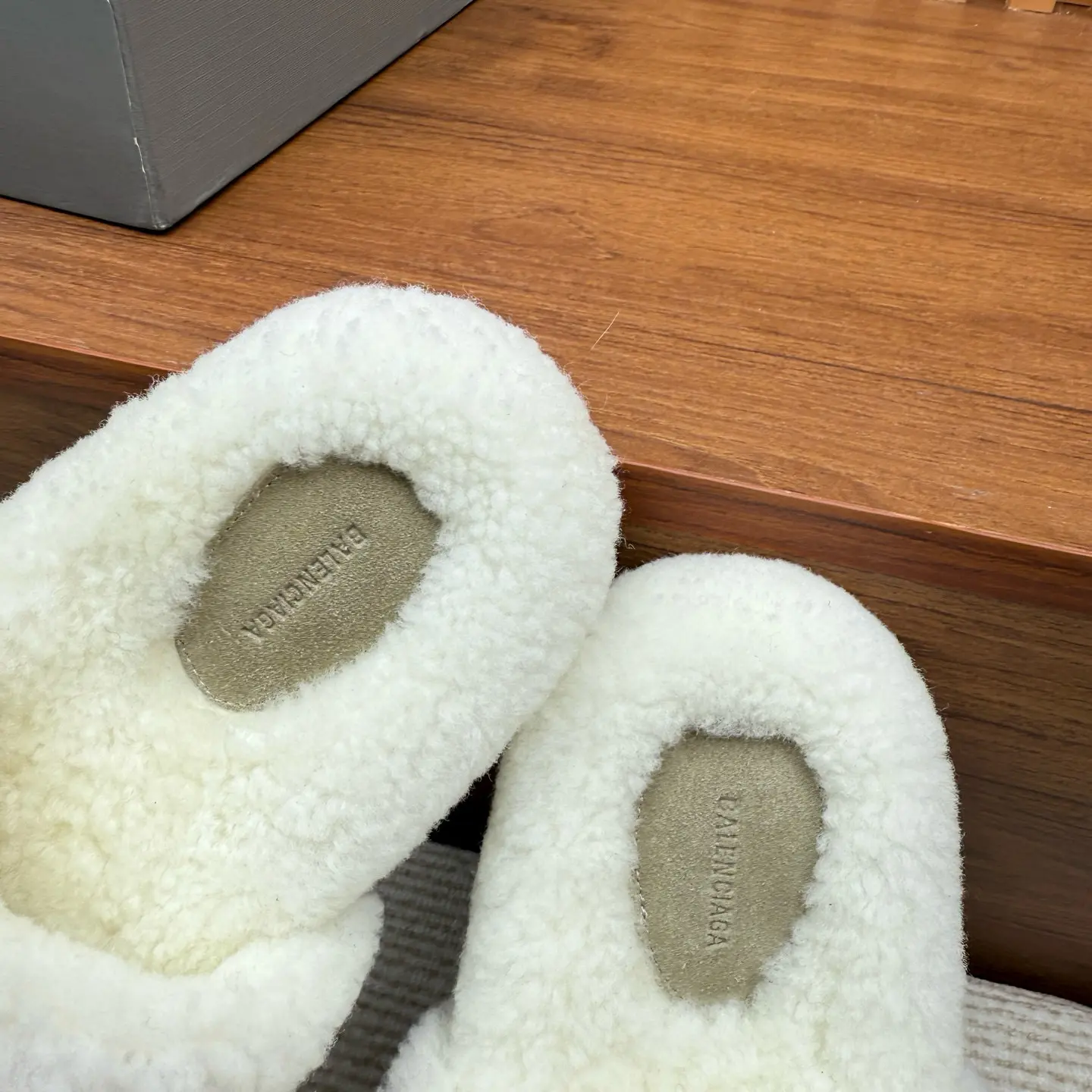 Purchasing agent level Balenciaga's new inspired slippers factory wholesale 13 Purchasing agent level Balenciaga's new inspired slippers (13)
