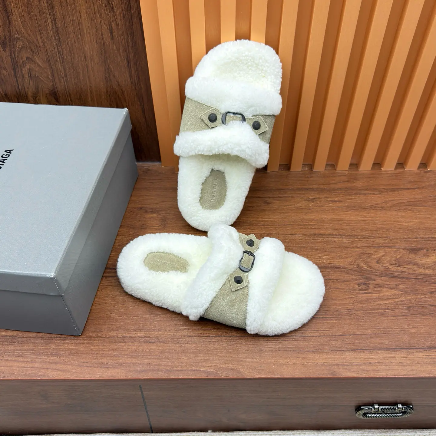 Purchasing agent level Balenciaga's new inspired slippers factory wholesale 8 Purchasing agent level Balenciaga's new inspired slippers (8)