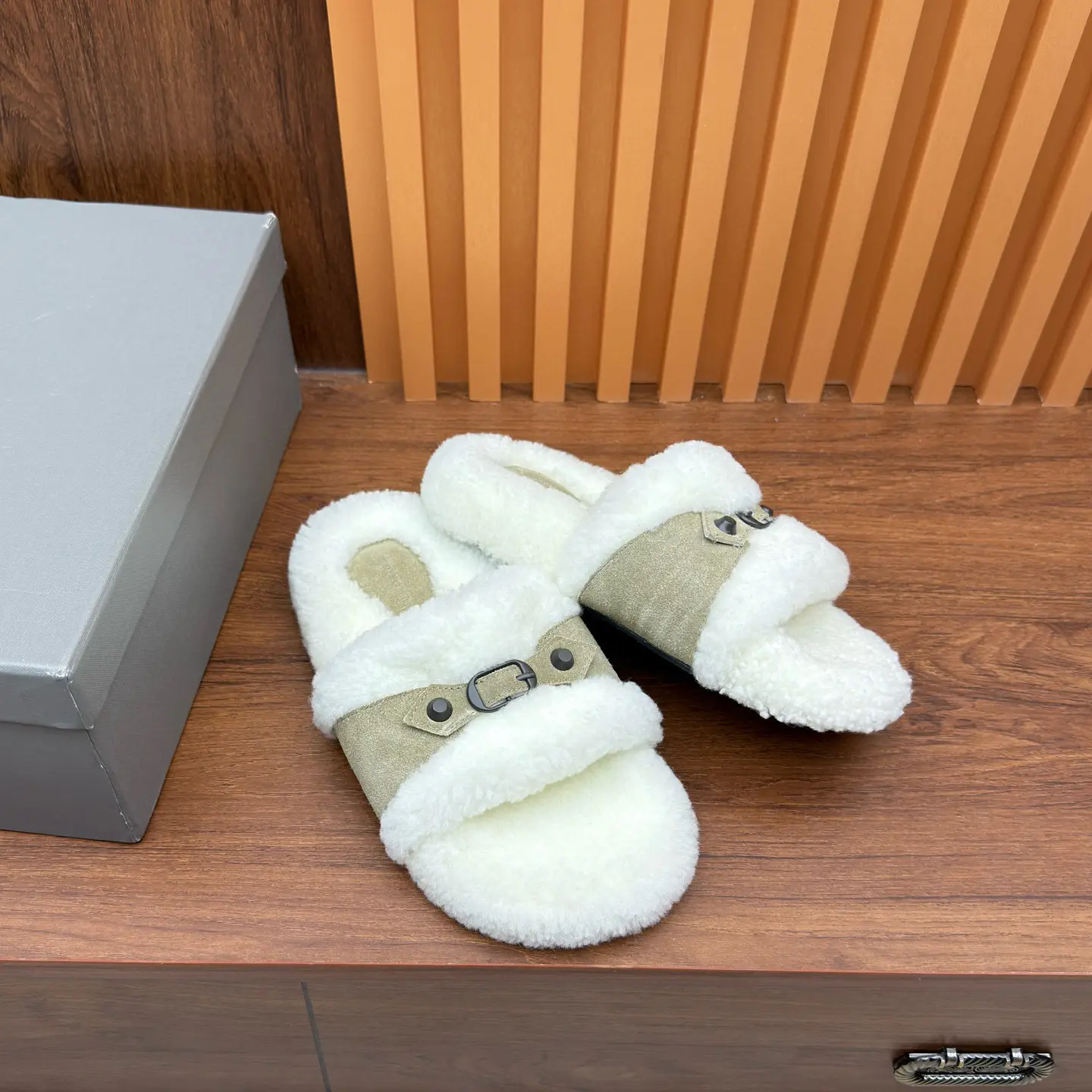 Purchasing agent level Balenciaga's new inspired slippers factory wholesale 9 Purchasing agent level Balenciaga's new inspired slippers (9)