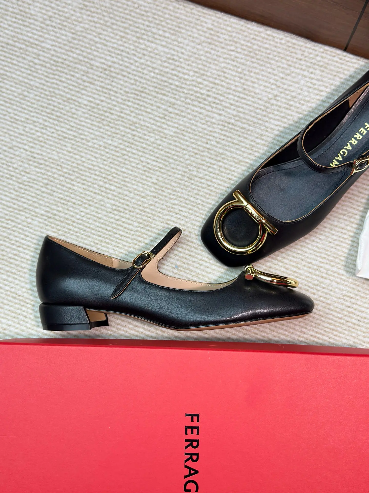 SF Ferragamo Gancini Women's Mary Jane Shoes 14 SF Ferragamo Gancini Women's Mary Jane Shoes (14)