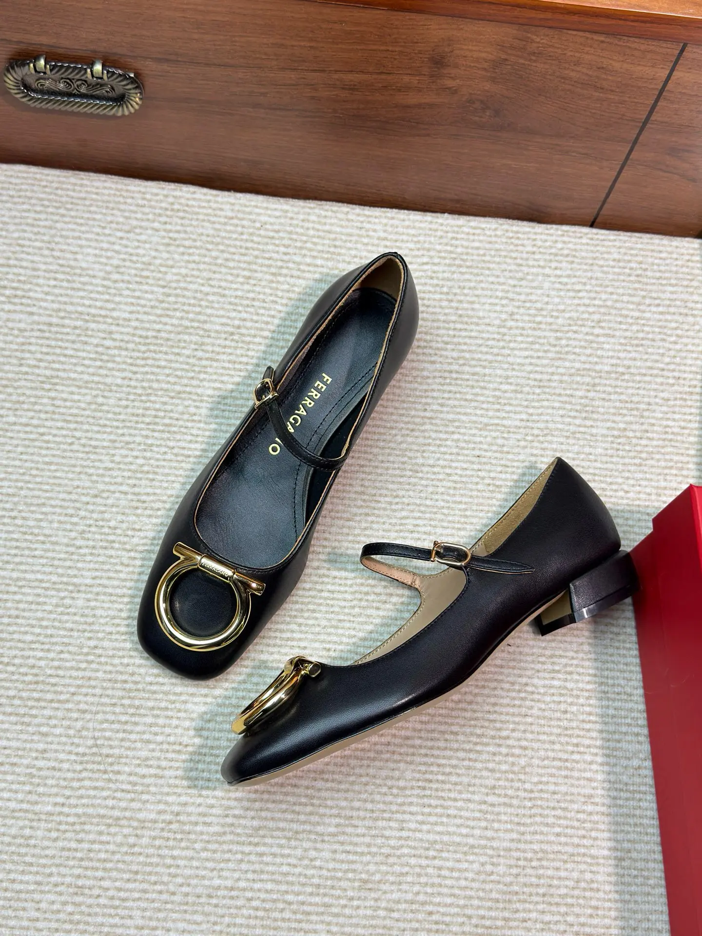 SF Ferragamo Gancini Women's Mary Jane Shoes 15 SF Ferragamo Gancini Women's Mary Jane Shoes (15)