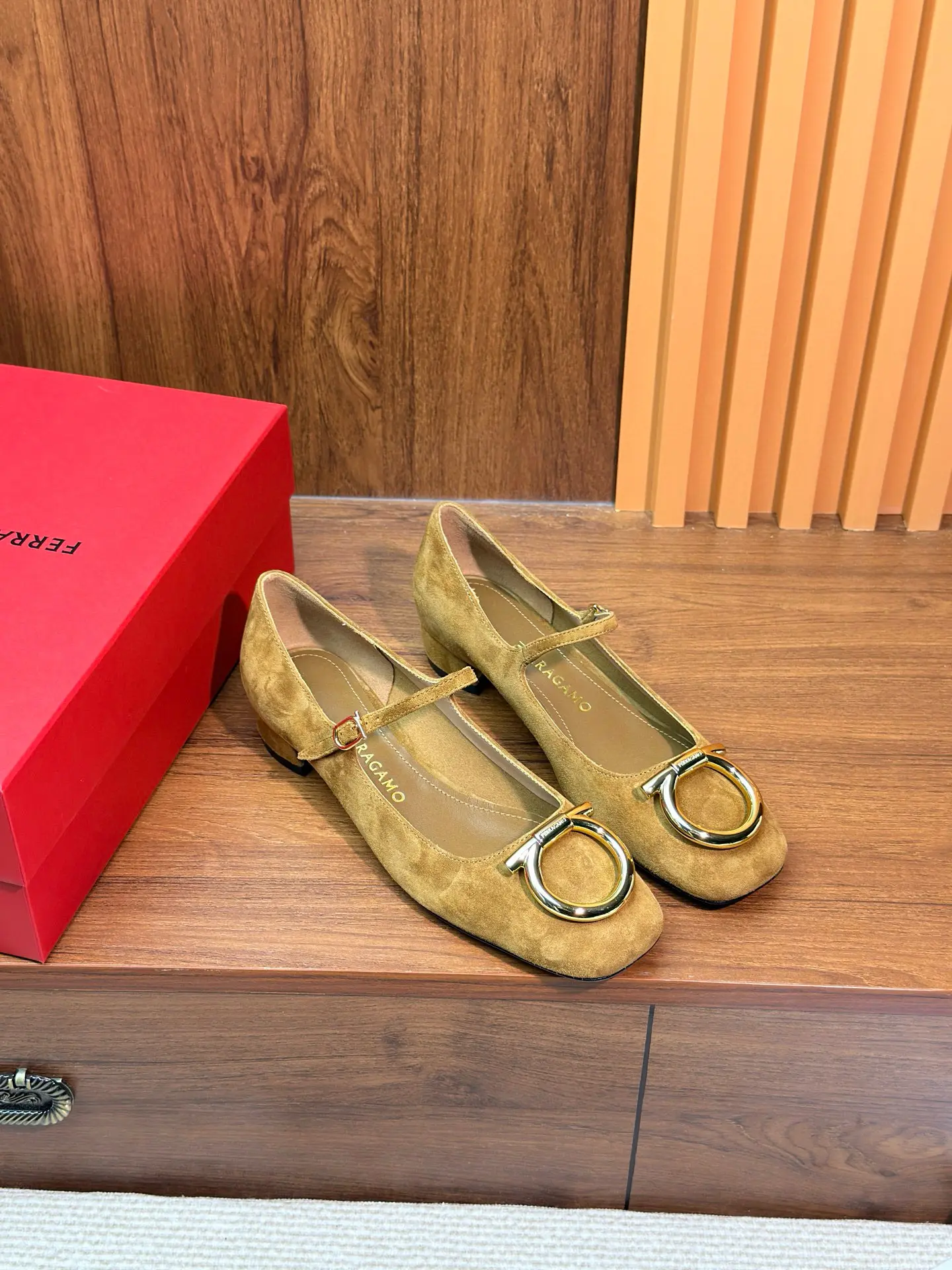 SF Ferragamo Gancini Women's Mary Jane Shoes 17 SF Ferragamo Gancini Women's Mary Jane Shoes (17)