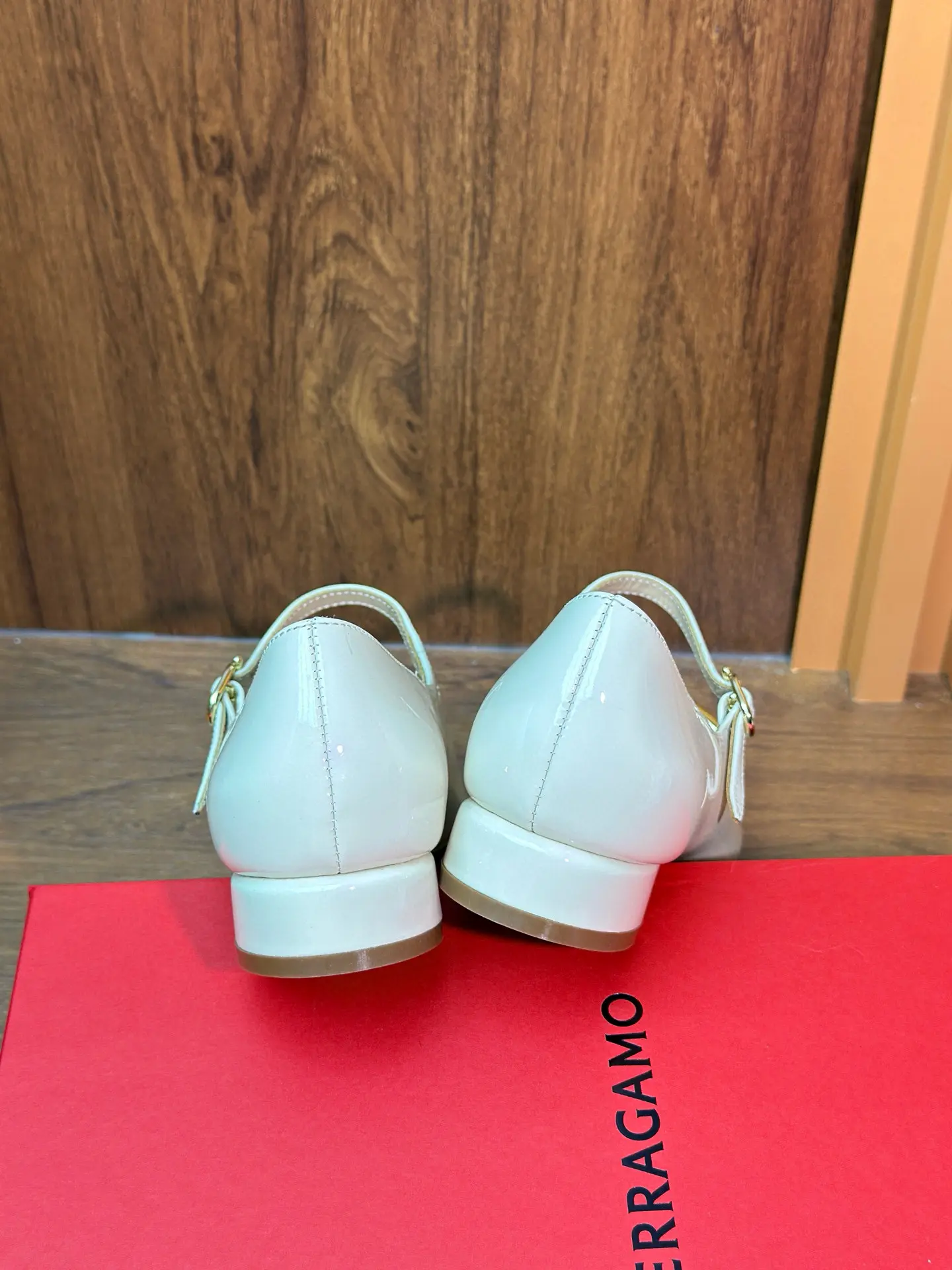 SF Ferragamo Gancini Women's Mary Jane Shoes 34 SF Ferragamo Gancini Women's Mary Jane Shoes (34)