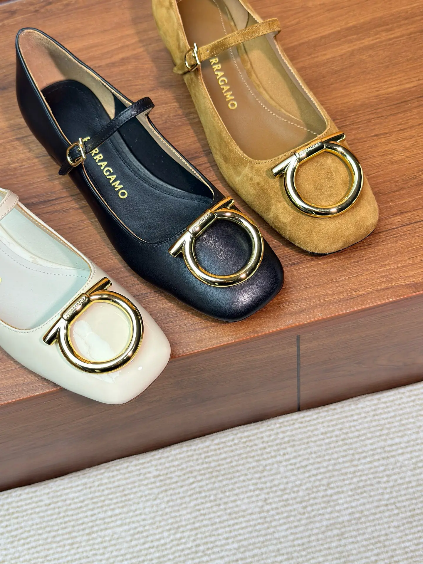 SF Ferragamo Gancini Women's Mary Jane Shoes 5 SF Ferragamo Gancini Women's Mary Jane Shoes (5)