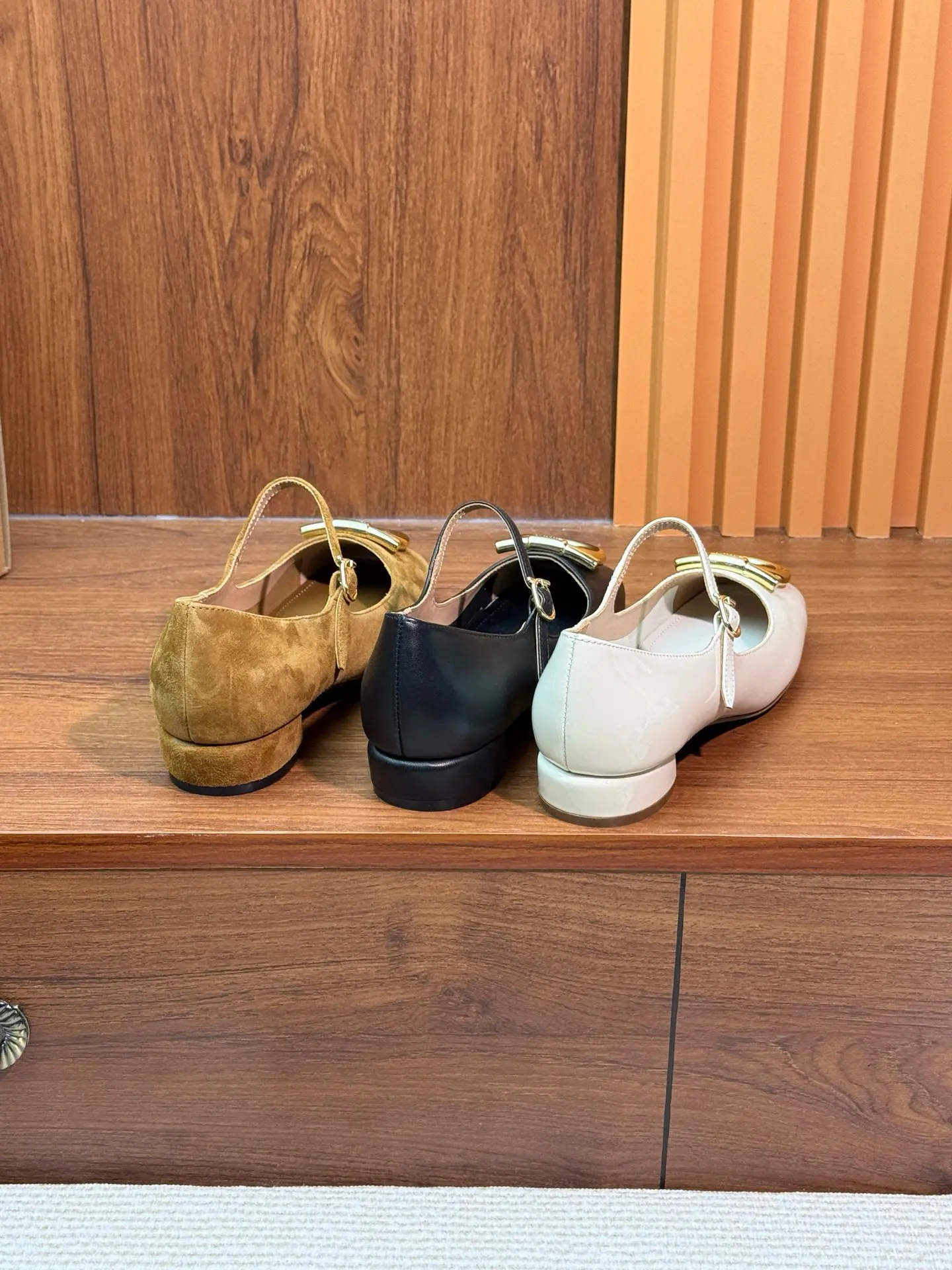 SF Ferragamo Gancini Women's Mary Jane Shoes 7 SF Ferragamo Gancini Women's Mary Jane Shoes (7)