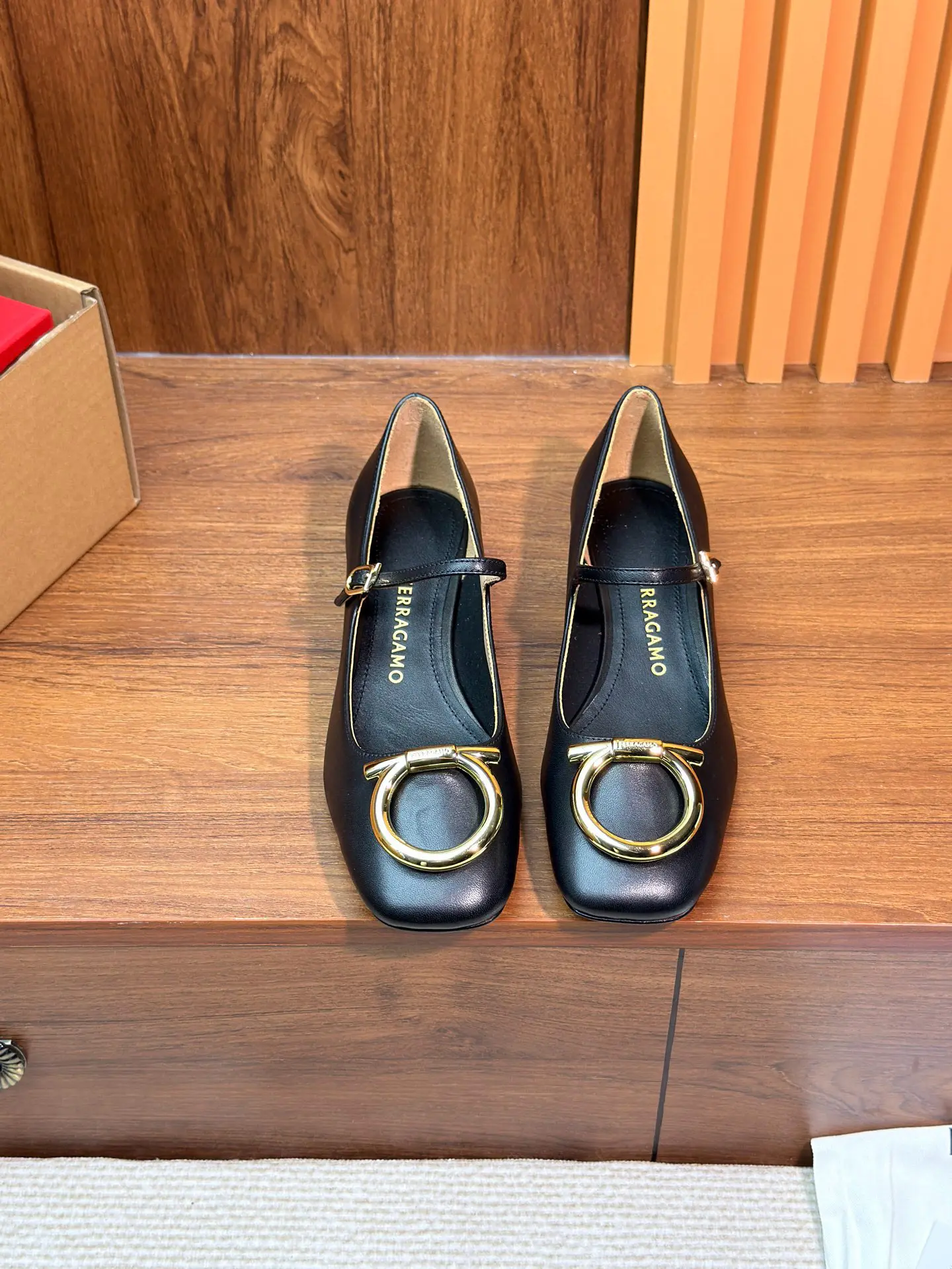 SF Ferragamo Gancini Women's Mary Jane Shoes 9 SF Ferragamo Gancini Women's Mary Jane Shoes (9)