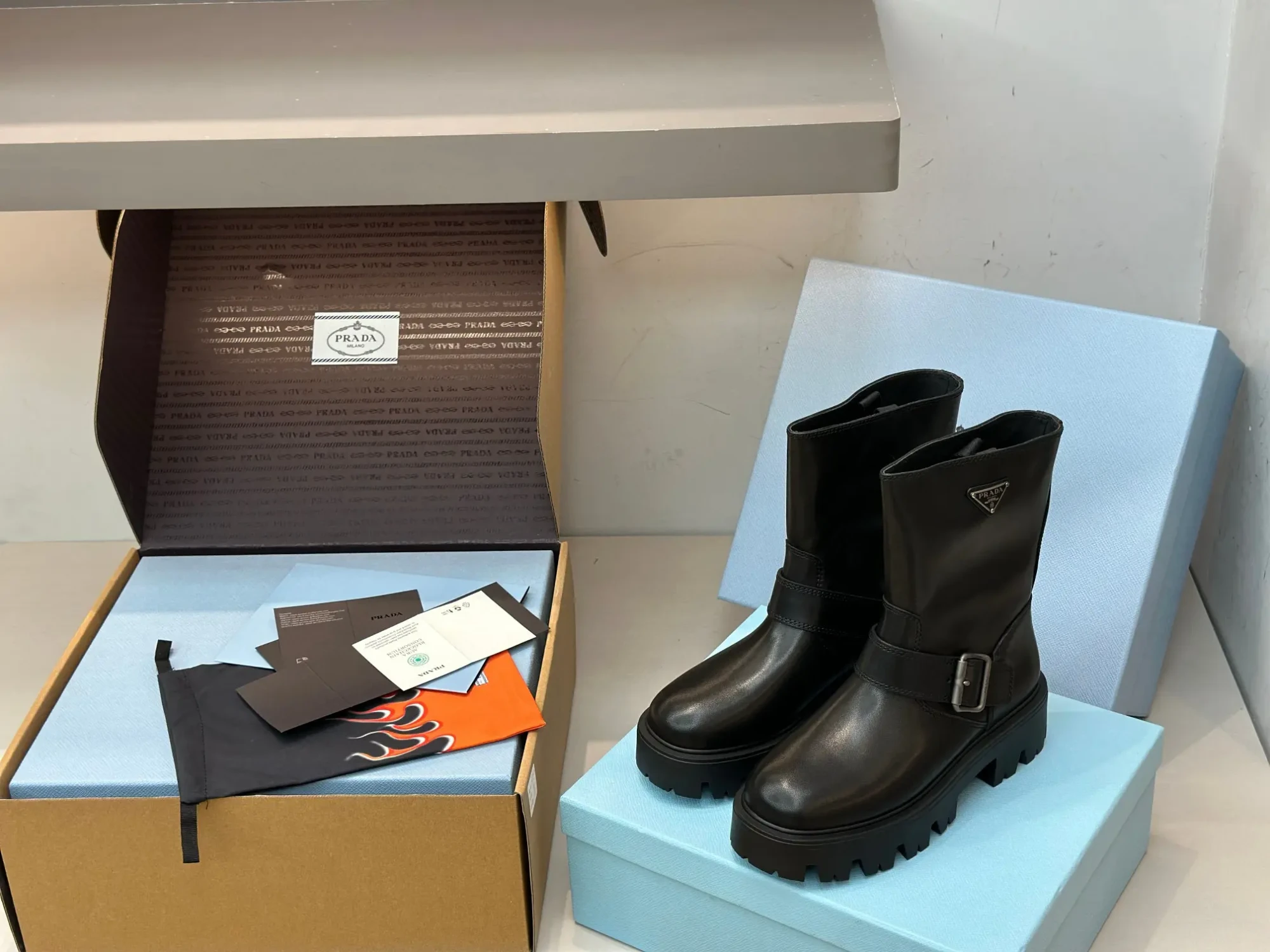 Top-of-the-line Prada classic triangle logo slip-on boots 13 Top-of-the-line Prada classic triangle logo slip-on boots (10)