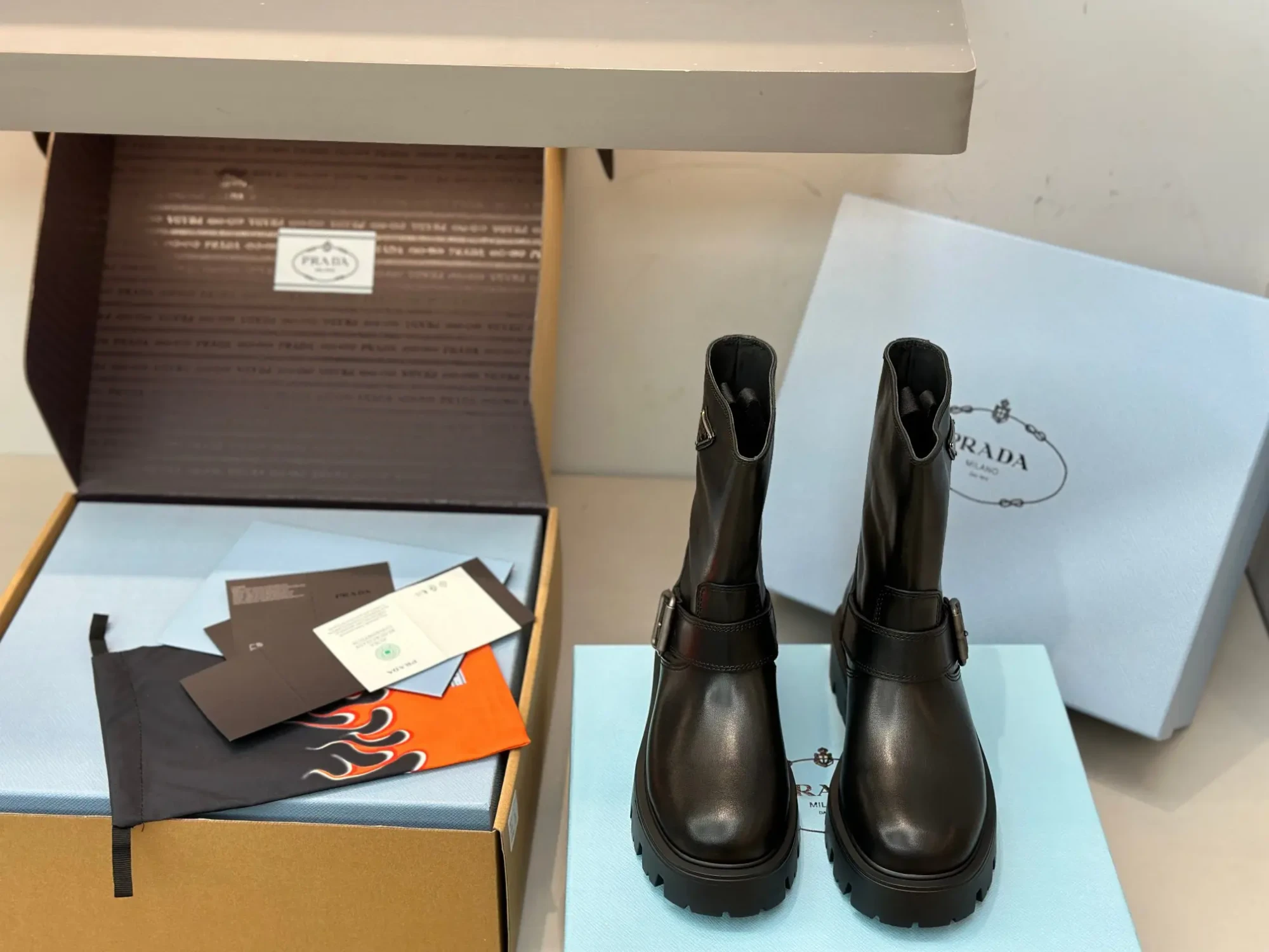 Top-of-the-line Prada classic triangle logo slip-on boots 14 Top-of-the-line Prada classic triangle logo slip-on boots (11)