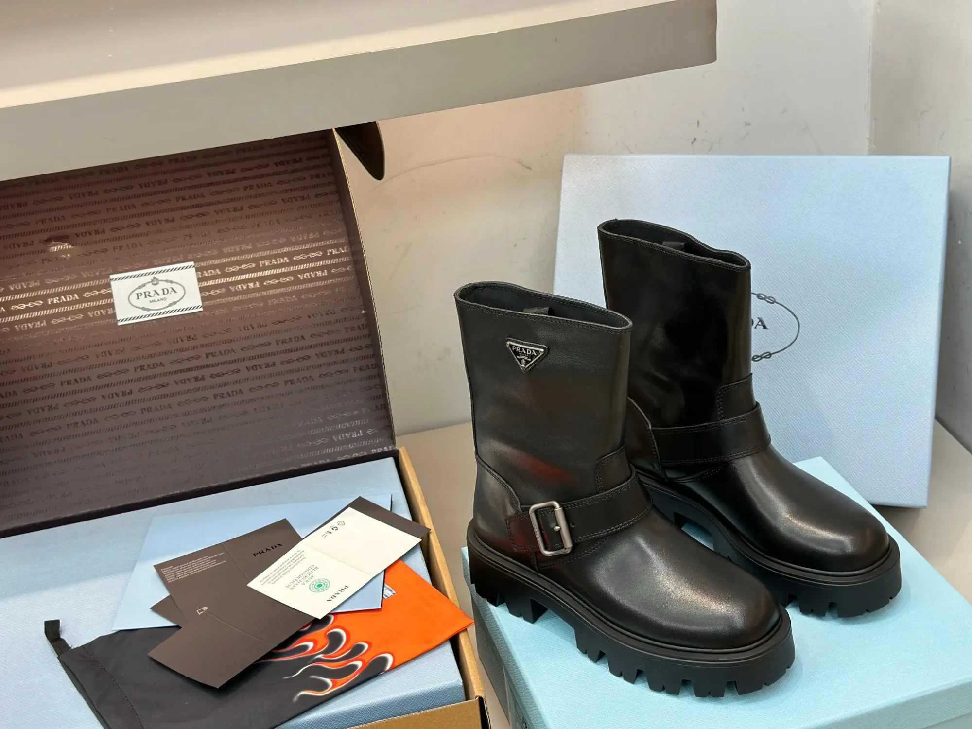 Top-of-the-line Prada classic triangle logo slip-on boots 15 Top-of-the-line Prada classic triangle logo slip-on boots (12)