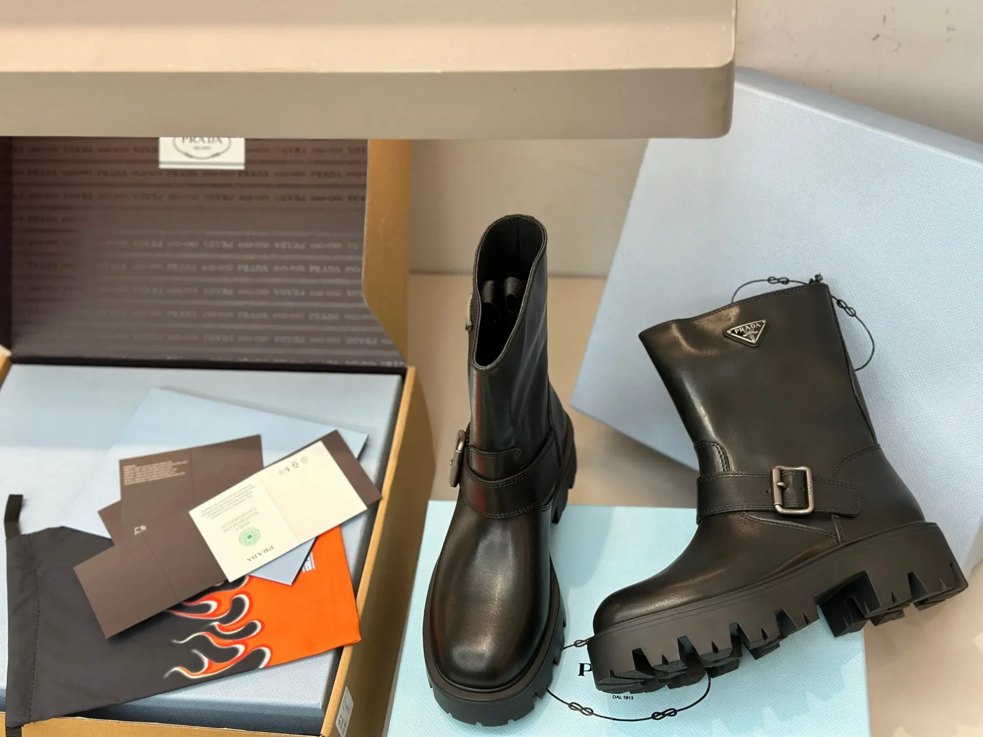 Top-of-the-line Prada classic triangle logo slip-on boots 16 Top-of-the-line Prada classic triangle logo slip-on boots (13)