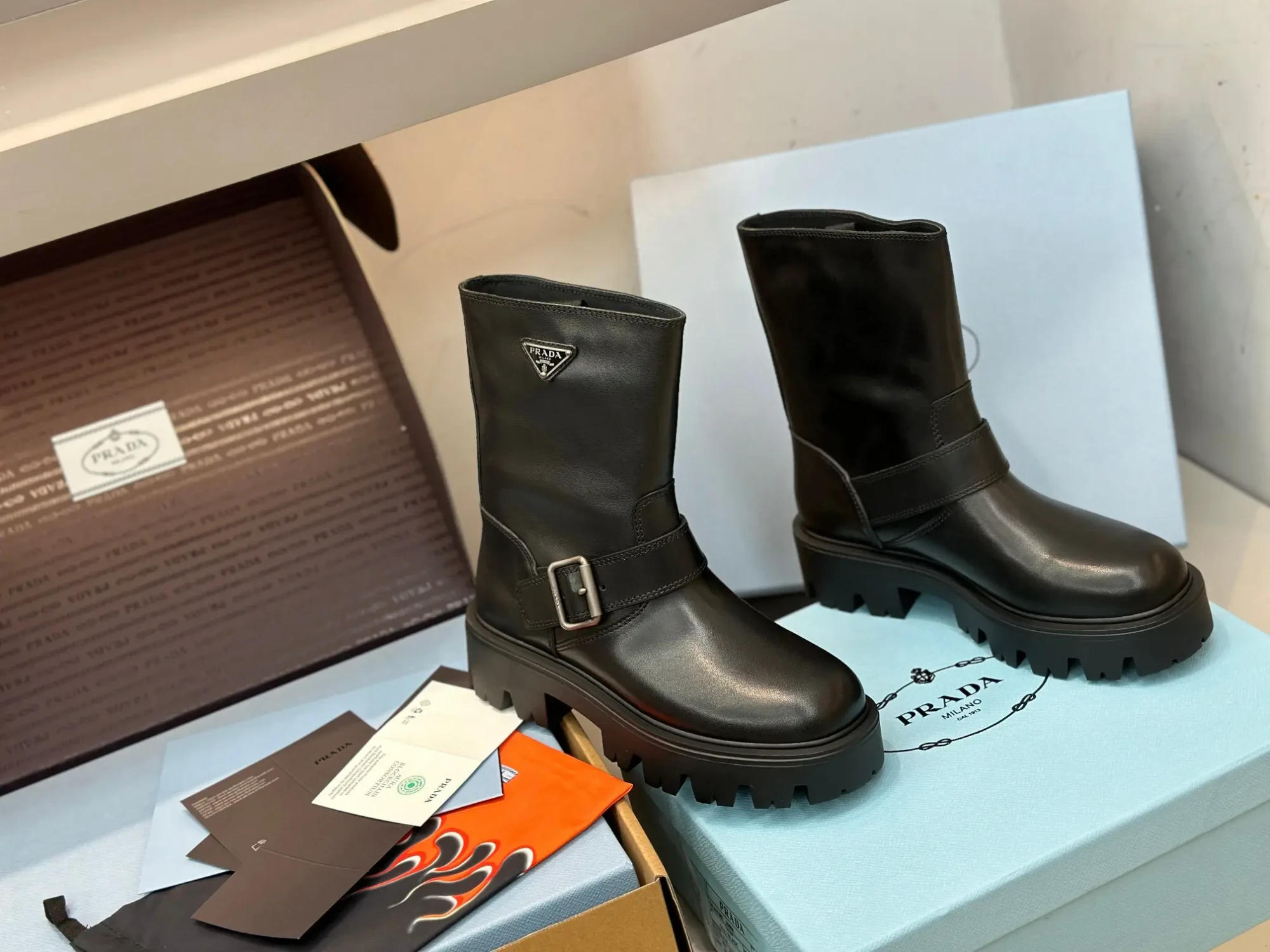 Top-of-the-line Prada classic triangle logo slip-on boots 17 Top-of-the-line Prada classic triangle logo slip-on boots (14)