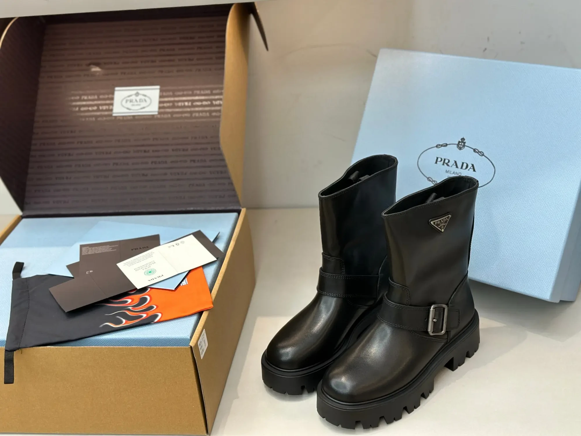 Top-of-the-line Prada classic triangle logo slip-on boots 18 Top-of-the-line Prada classic triangle logo slip-on boots (15)