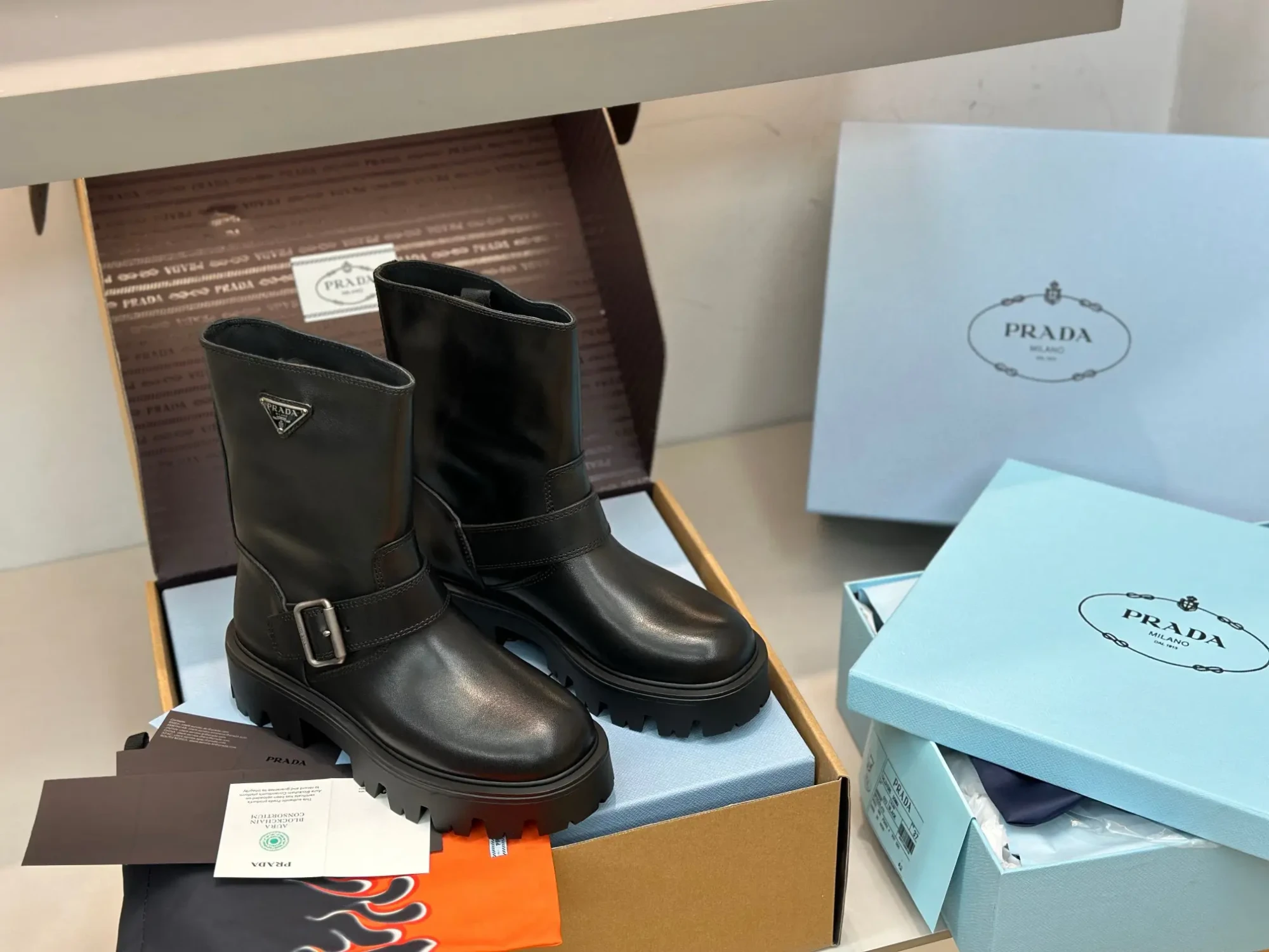 Top-of-the-line Prada classic triangle logo slip-on boots 19 Top-of-the-line Prada classic triangle logo slip-on boots (16)
