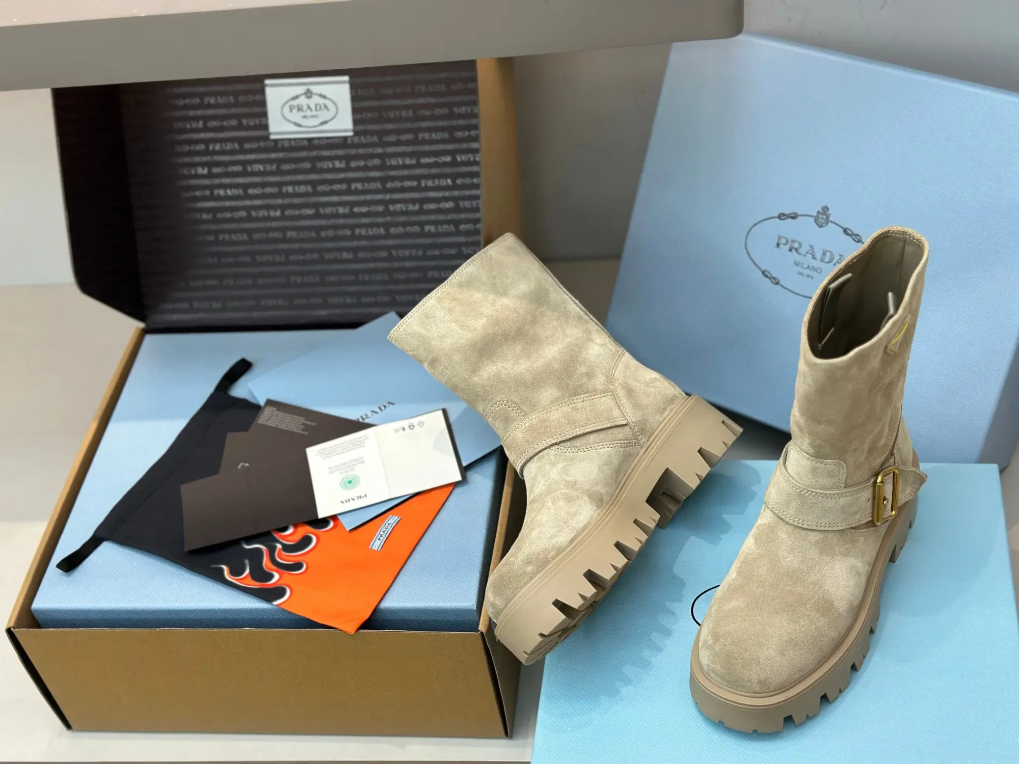 Top-of-the-line Prada classic triangle logo slip-on boots 4 Top-of-the-line Prada classic triangle logo slip-on boots (4)