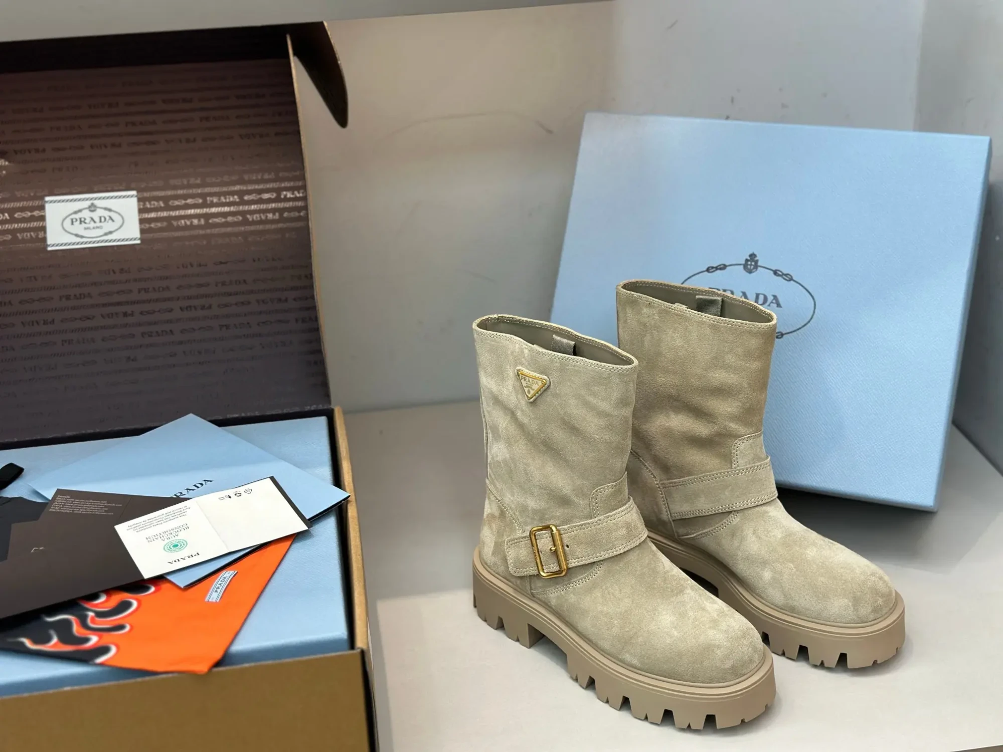 Top-of-the-line Prada classic triangle logo slip-on boots 5 Top-of-the-line Prada classic triangle logo slip-on boots (5)
