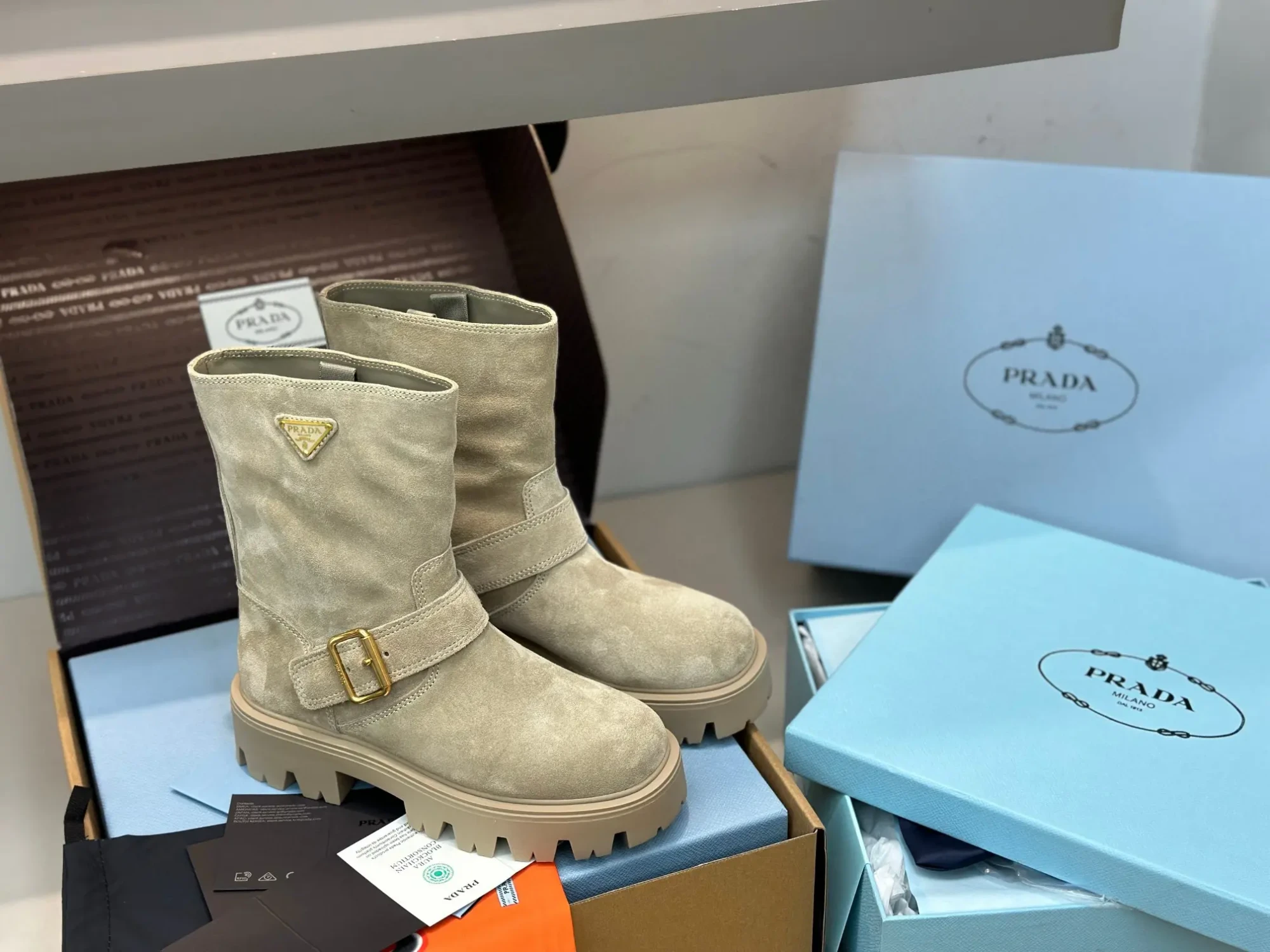 Top-of-the-line Prada classic triangle logo slip-on boots 6 Top-of-the-line Prada classic triangle logo slip-on boots (6)