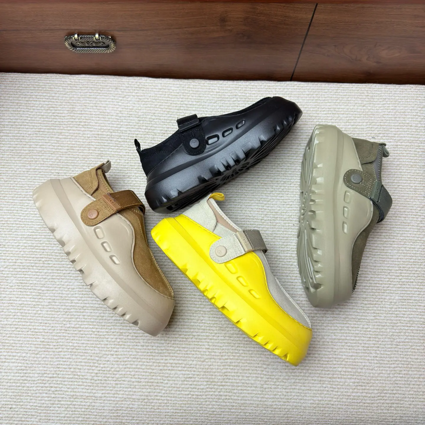 UGG slip-on snow boots factory wholesale 5 UGG slip-on snow boots factory wholesale (5)
