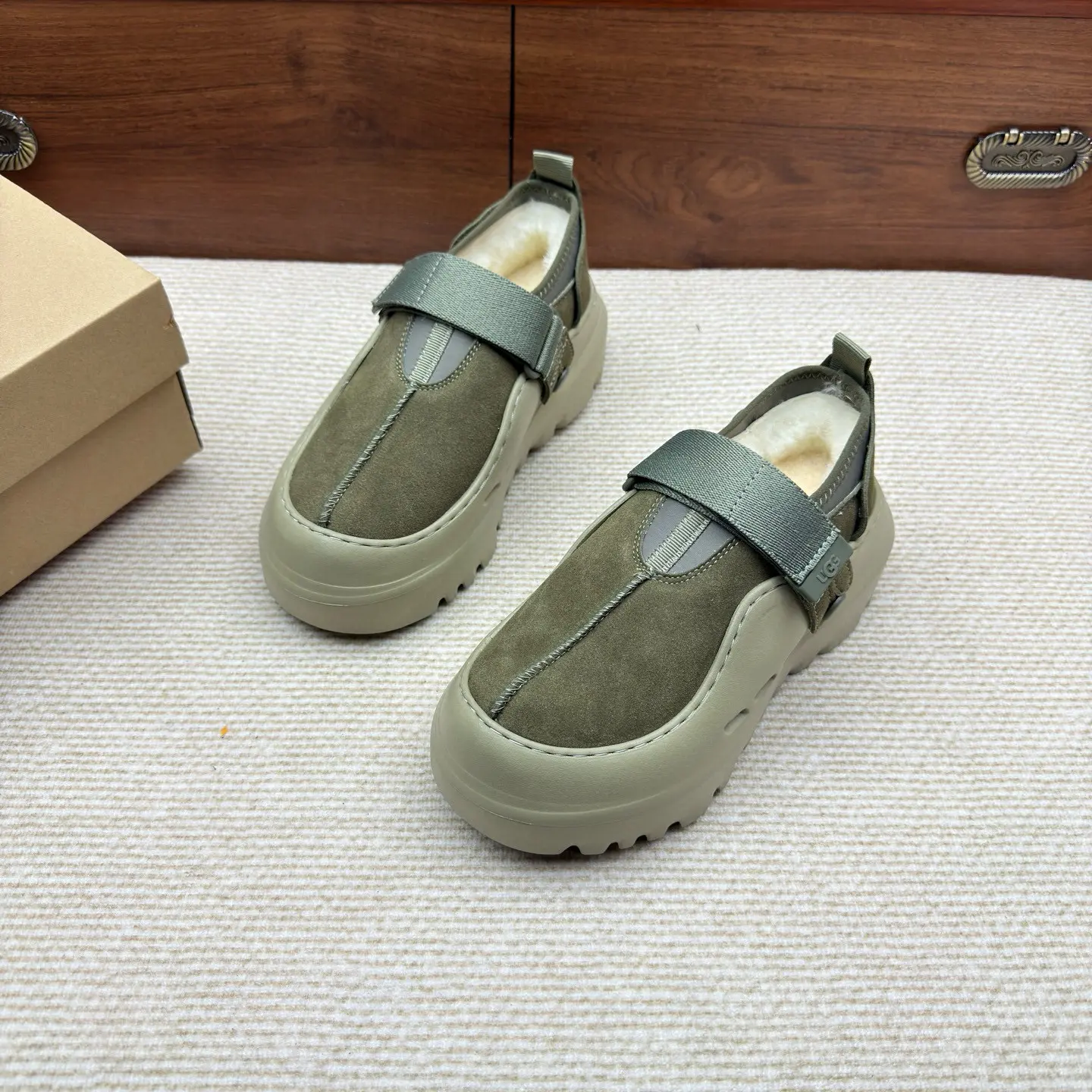 UGG slip-on snow boots factory wholesale 7 UGG slip-on snow boots factory wholesale (7)