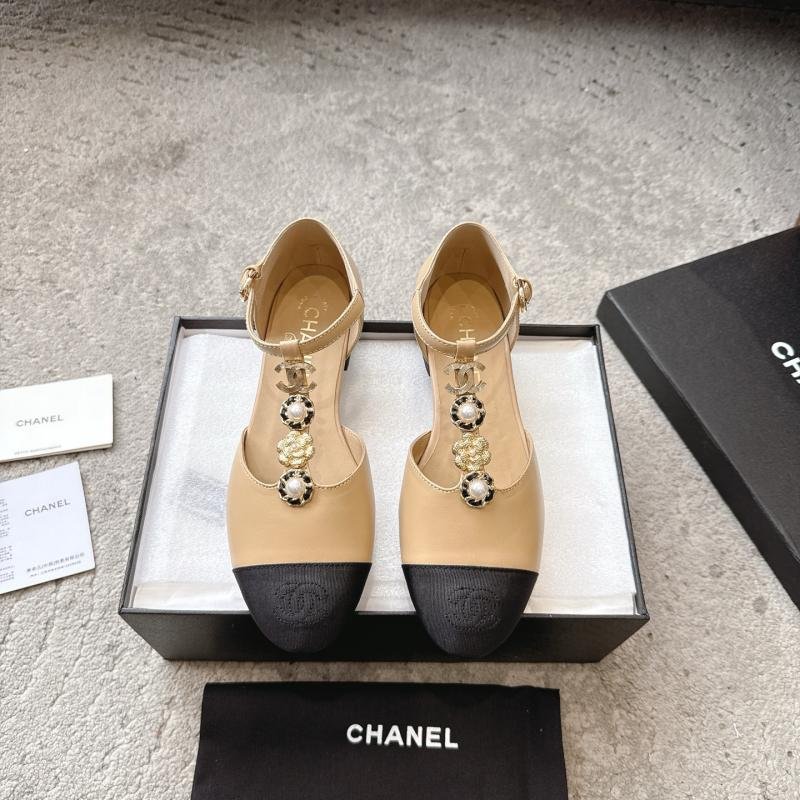 CHANEL Chanel classic spring and summer double C buckle pearl camellia T-strap Mary Jane shoes