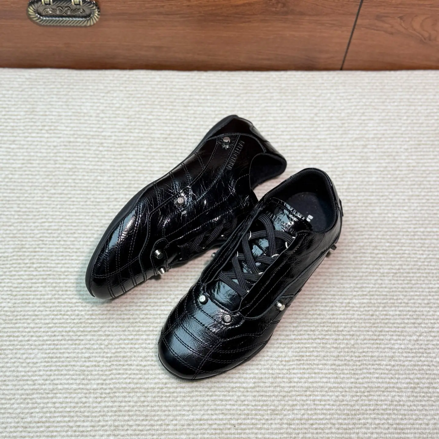 BALENCIAGA New Cowhide Studded Punk Retro Casual Sneakers 10 BALENCIAGA New Cowhide Studded Punk Retro Casual Sneakers (10)