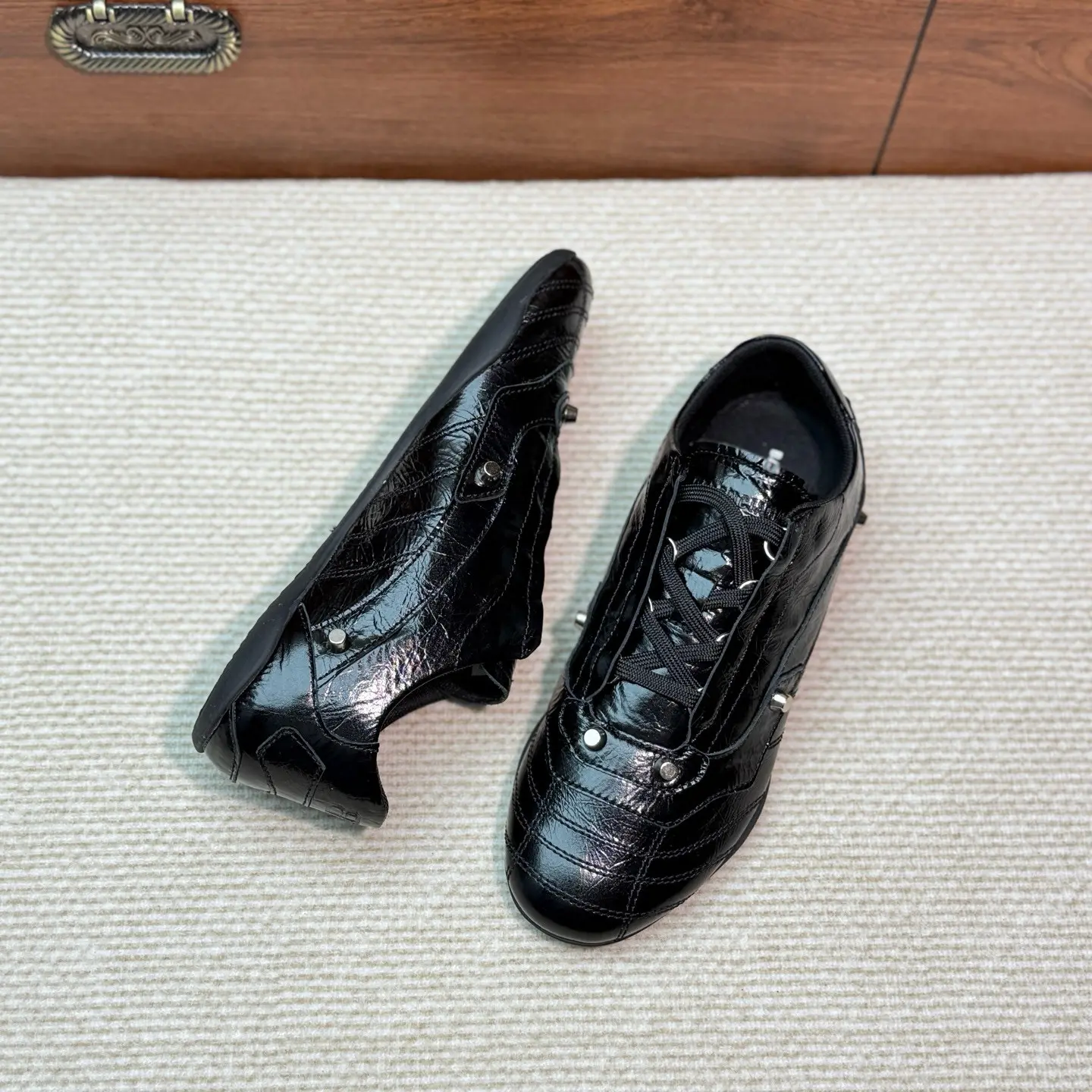 BALENCIAGA New Cowhide Studded Punk Retro Casual Sneakers 11 BALENCIAGA New Cowhide Studded Punk Retro Casual Sneakers (11)