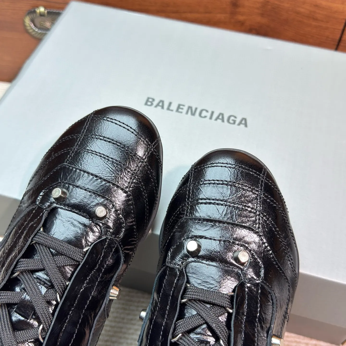 BALENCIAGA New Cowhide Studded Punk Retro Casual Sneakers 13 BALENCIAGA New Cowhide Studded Punk Retro Casual Sneakers (13)