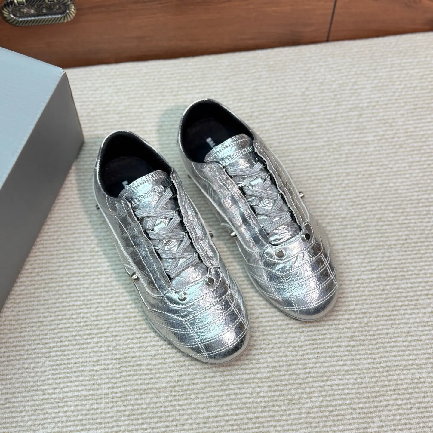 BALENCIAGA New Cowhide Studded Punk Retro Casual Sneakers 16 BALENCIAGA New Cowhide Studded Punk Retro Casual Sneakers (16)