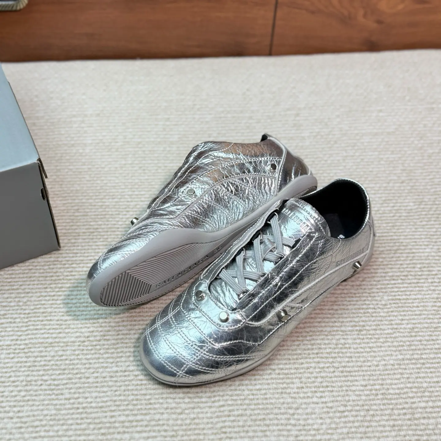 BALENCIAGA New Cowhide Studded Punk Retro Casual Sneakers 21 BALENCIAGA New Cowhide Studded Punk Retro Casual Sneakers (21)