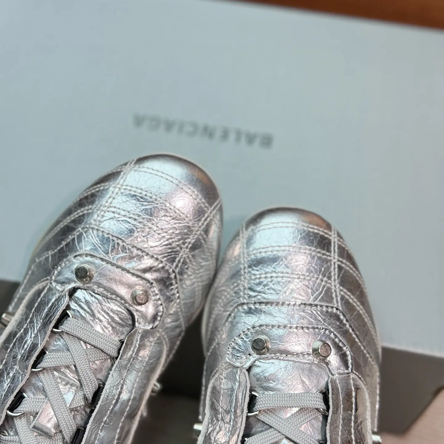 BALENCIAGA New Cowhide Studded Punk Retro Casual Sneakers 22 BALENCIAGA New Cowhide Studded Punk Retro Casual Sneakers (22)