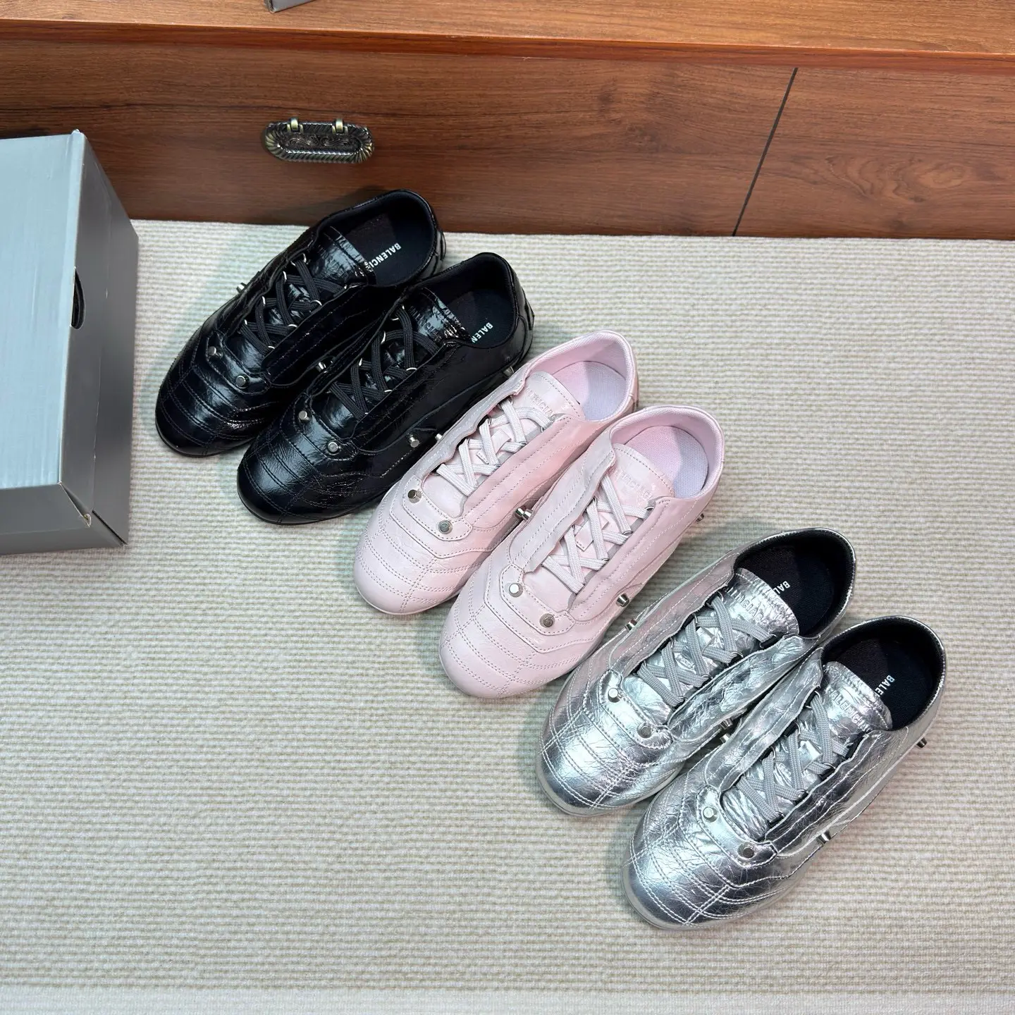 BALENCIAGA New Cowhide Studded Punk Retro Casual Sneakers 3 BALENCIAGA New Cowhide Studded Punk Retro Casual Sneakers (3)