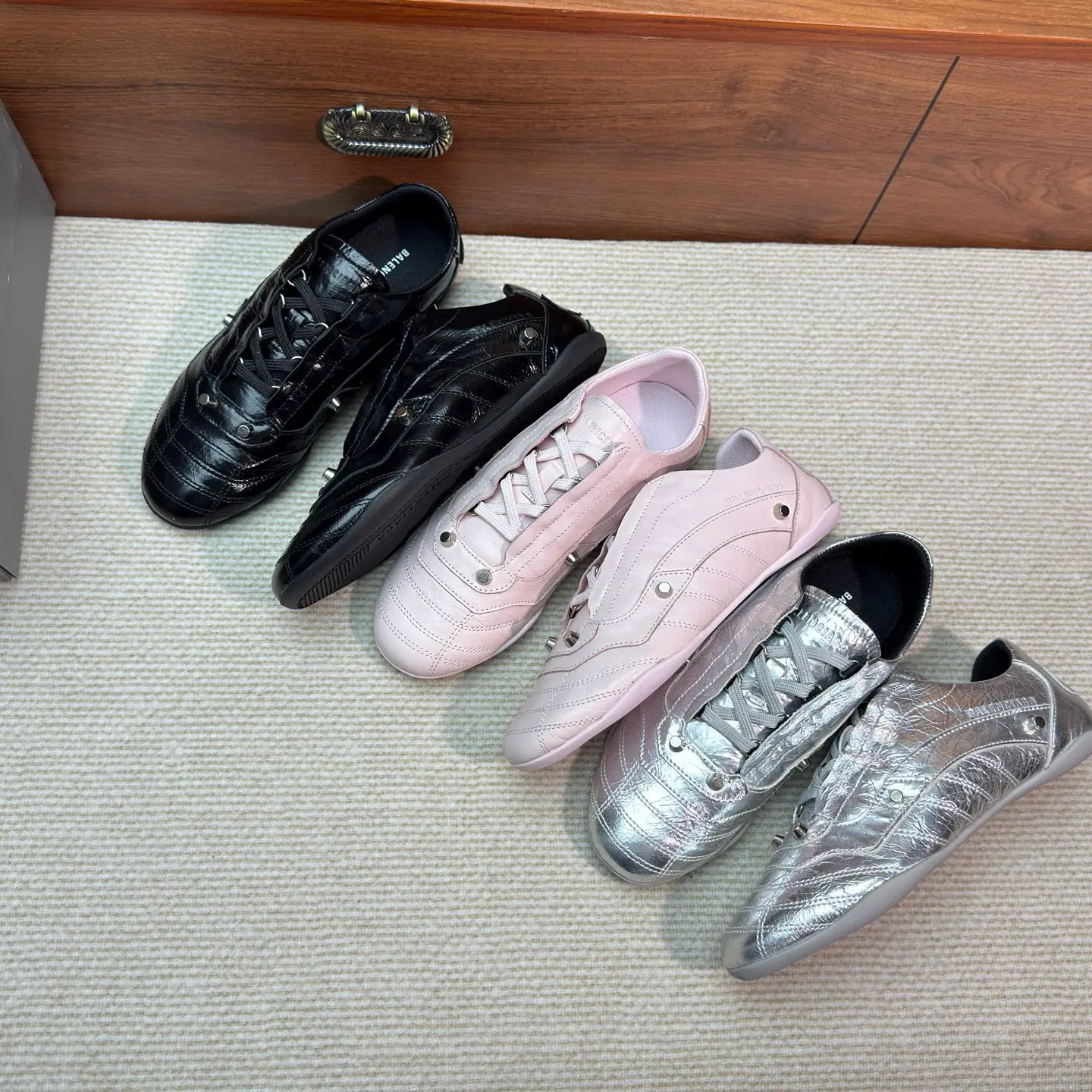 BALENCIAGA New Cowhide Studded Punk Retro Casual Sneakers 4 BALENCIAGA New Cowhide Studded Punk Retro Casual Sneakers (4)