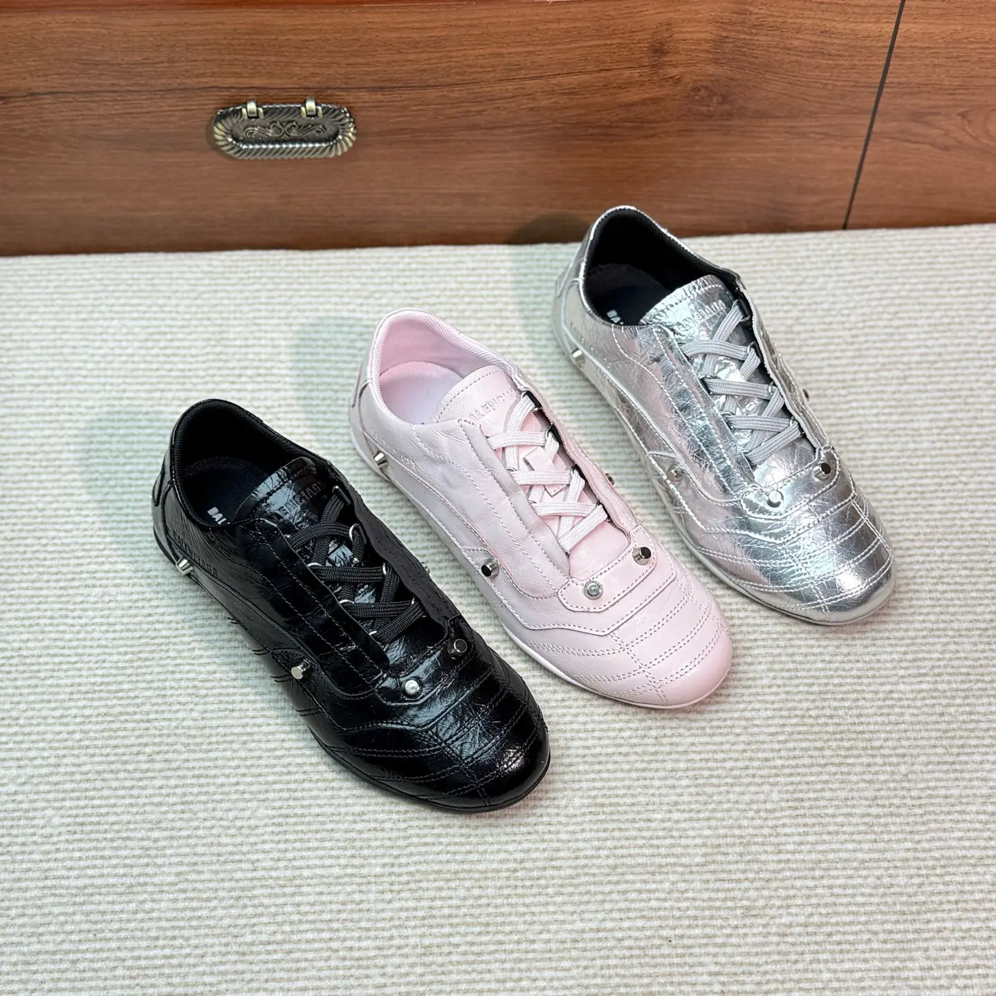 BALENCIAGA New Cowhide Studded Punk Retro Casual Sneakers 5 BALENCIAGA New Cowhide Studded Punk Retro Casual Sneakers (5)