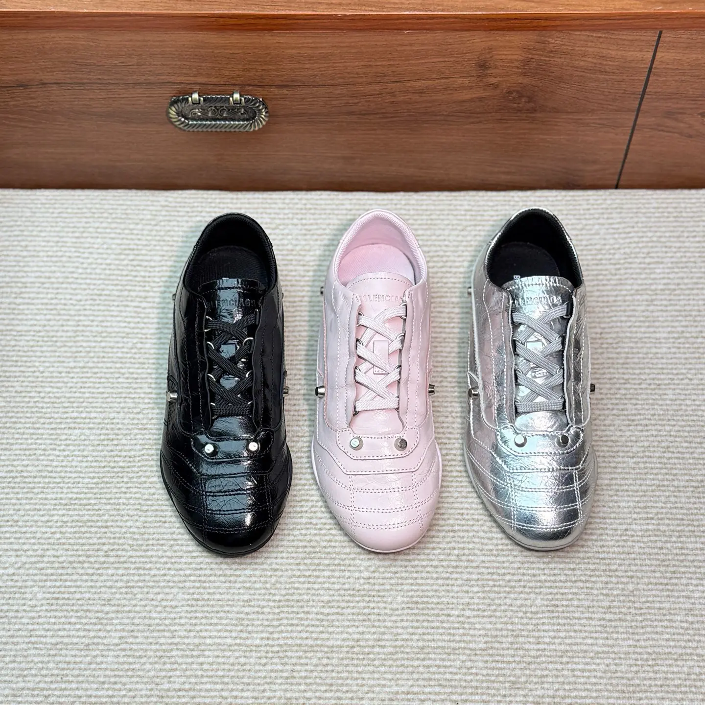 BALENCIAGA New Cowhide Studded Punk Retro Casual Sneakers 6 BALENCIAGA New Cowhide Studded Punk Retro Casual Sneakers (6)