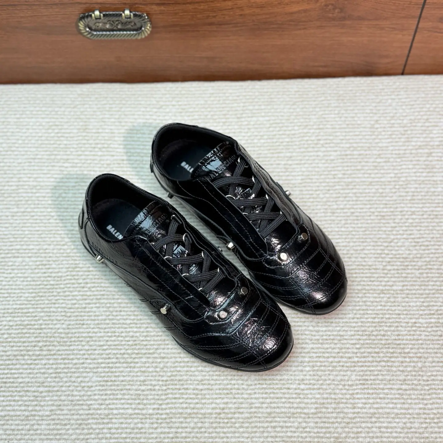 BALENCIAGA New Cowhide Studded Punk Retro Casual Sneakers 8 BALENCIAGA New Cowhide Studded Punk Retro Casual Sneakers (8)