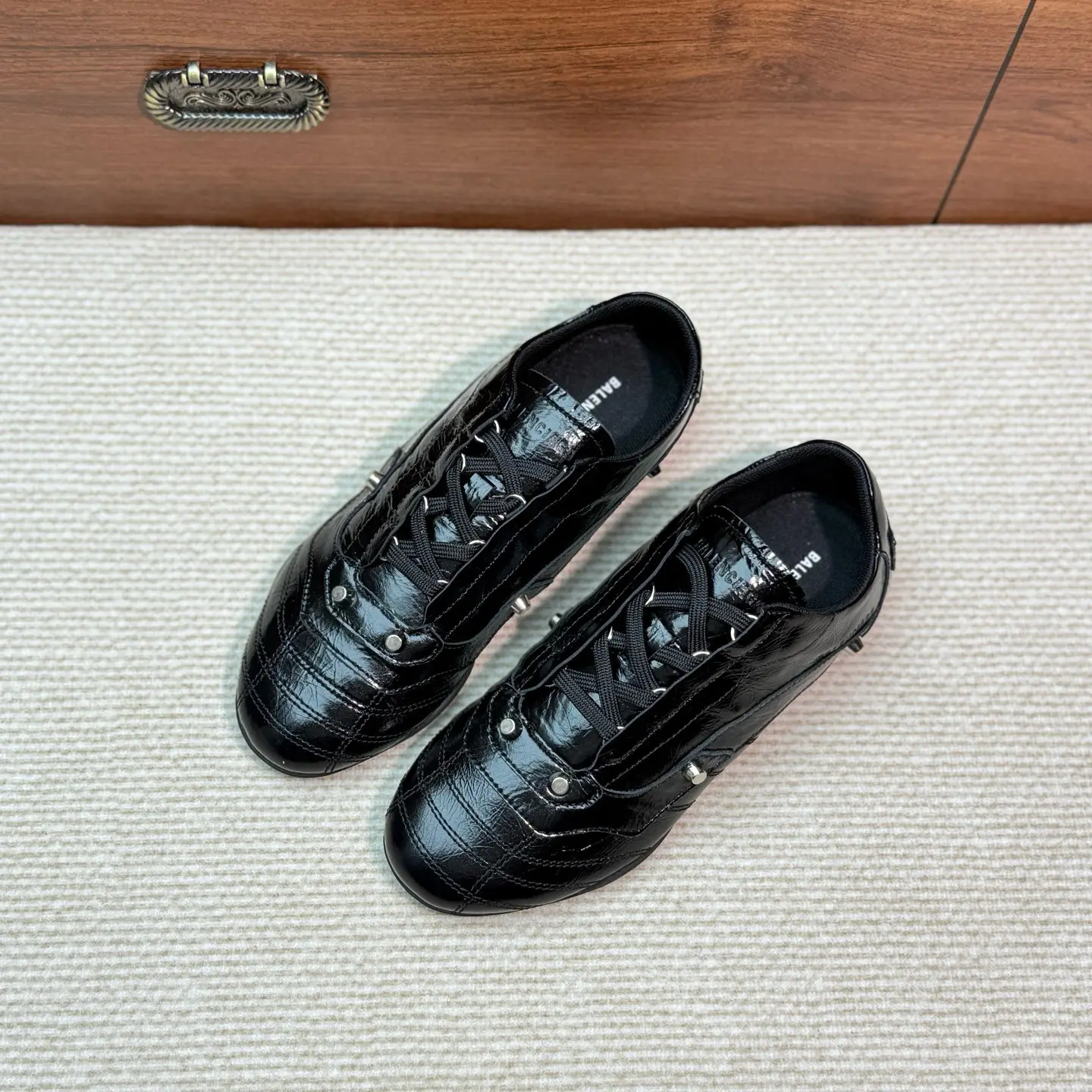 BALENCIAGA New Cowhide Studded Punk Retro Casual Sneakers 9 BALENCIAGA New Cowhide Studded Punk Retro Casual Sneakers (9)