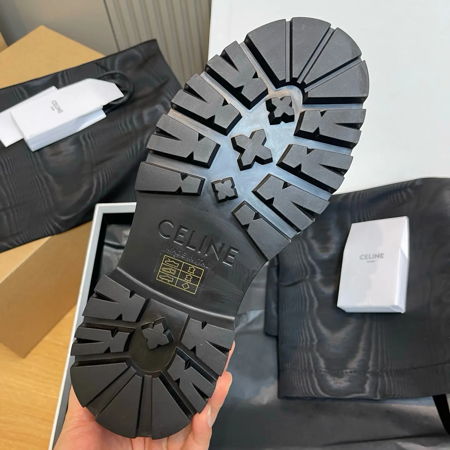 CELINE Autumn New Retro Modern Derby Shoes 20 CELINE Autumn New Retro Modern Derby Shoes (20)