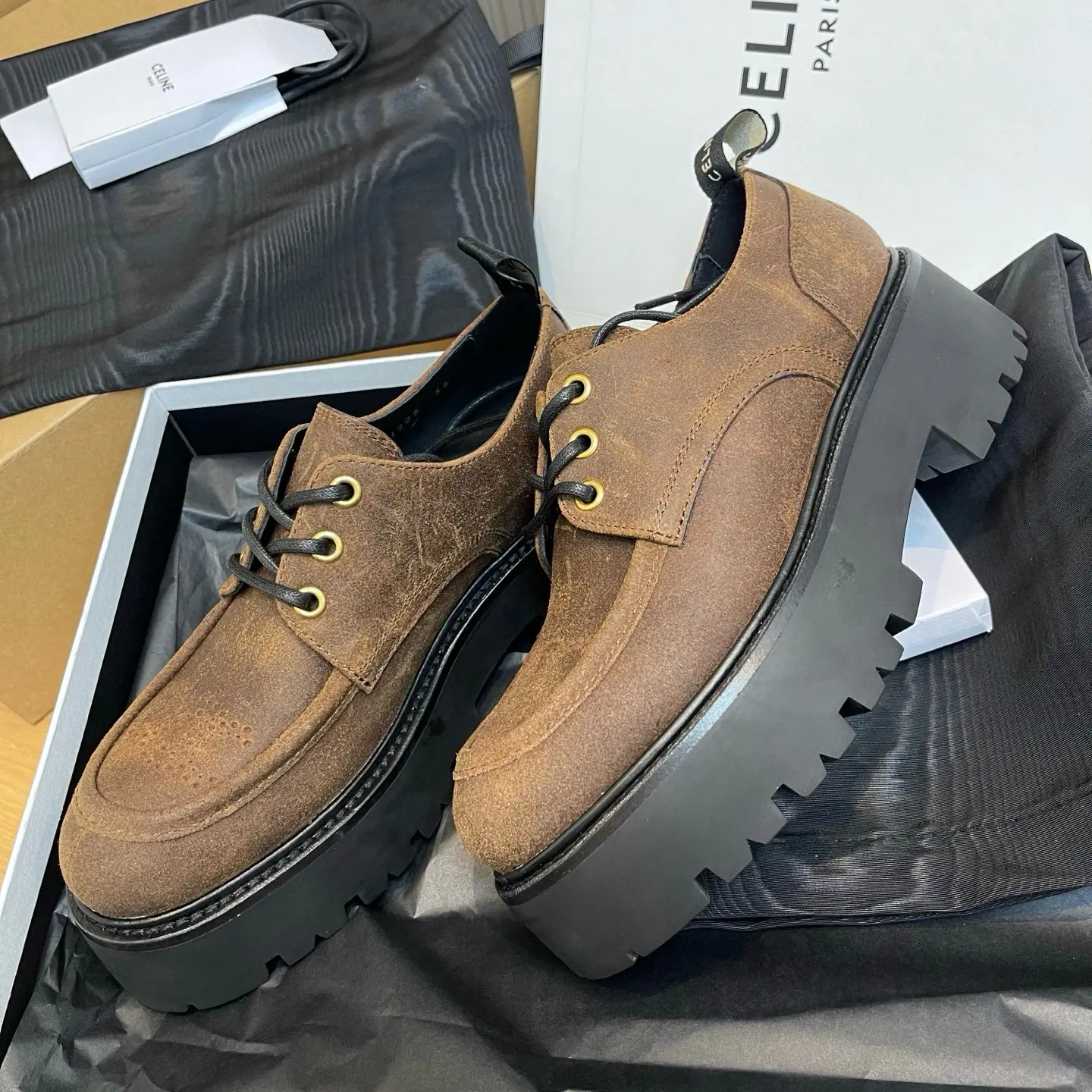 CELINE Autumn New Retro Modern Derby Shoes 8 CELINE Autumn New Retro Modern Derby Shoes (8)